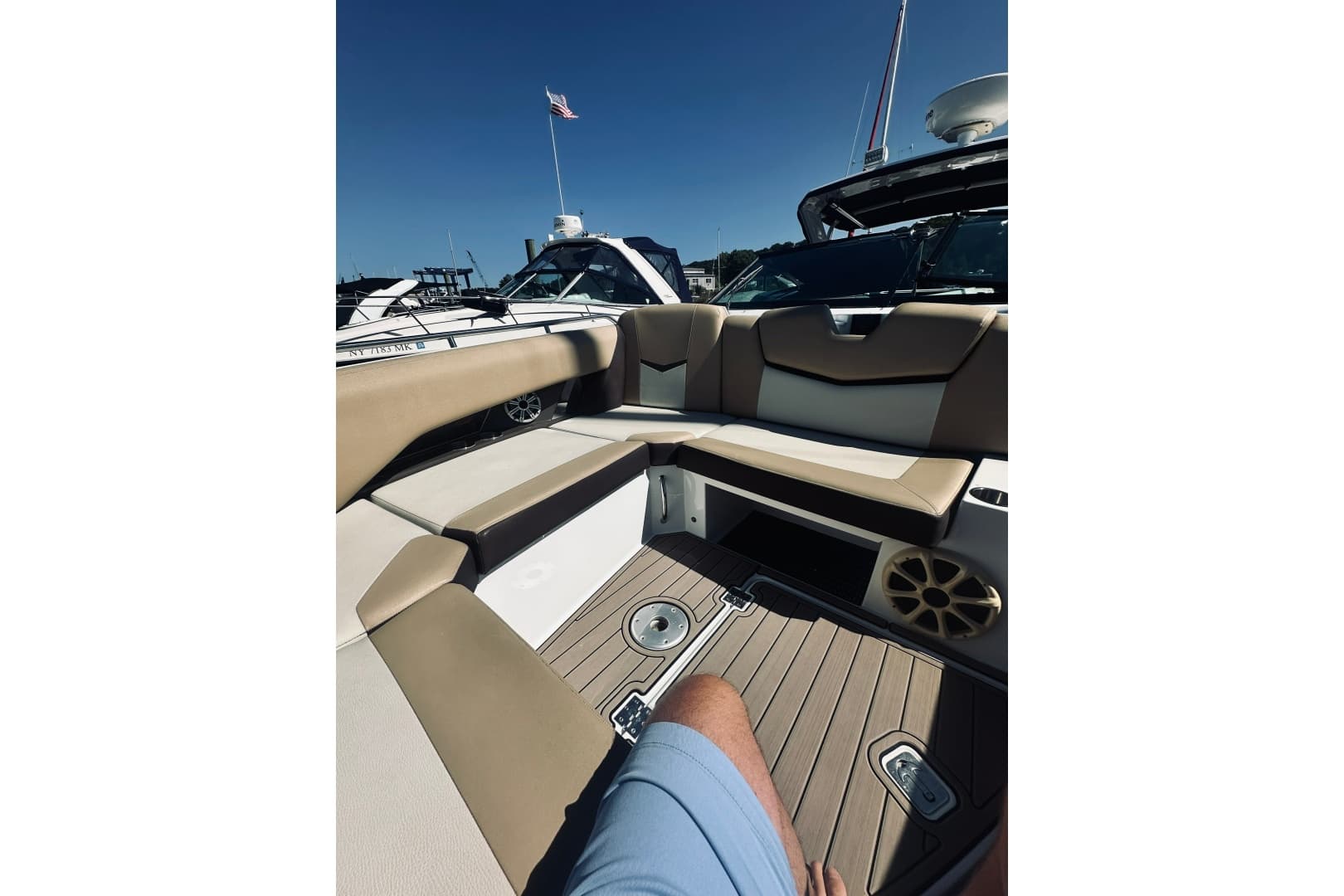 2015 Cruisers Sport Series 328 Bow Rider