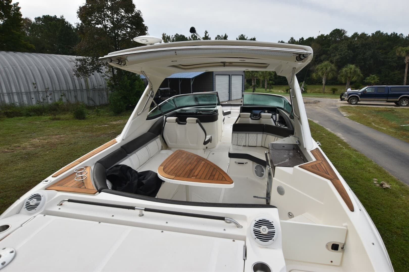 2018 Sea Ray 350SLX
