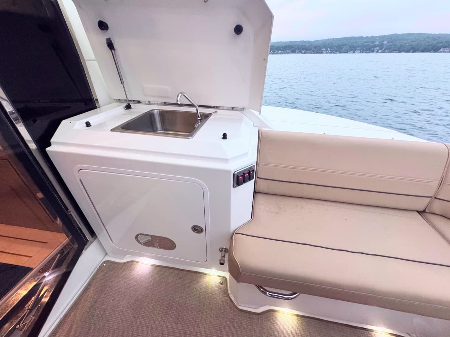 2013 Cruisers Yachts 45 Cantius