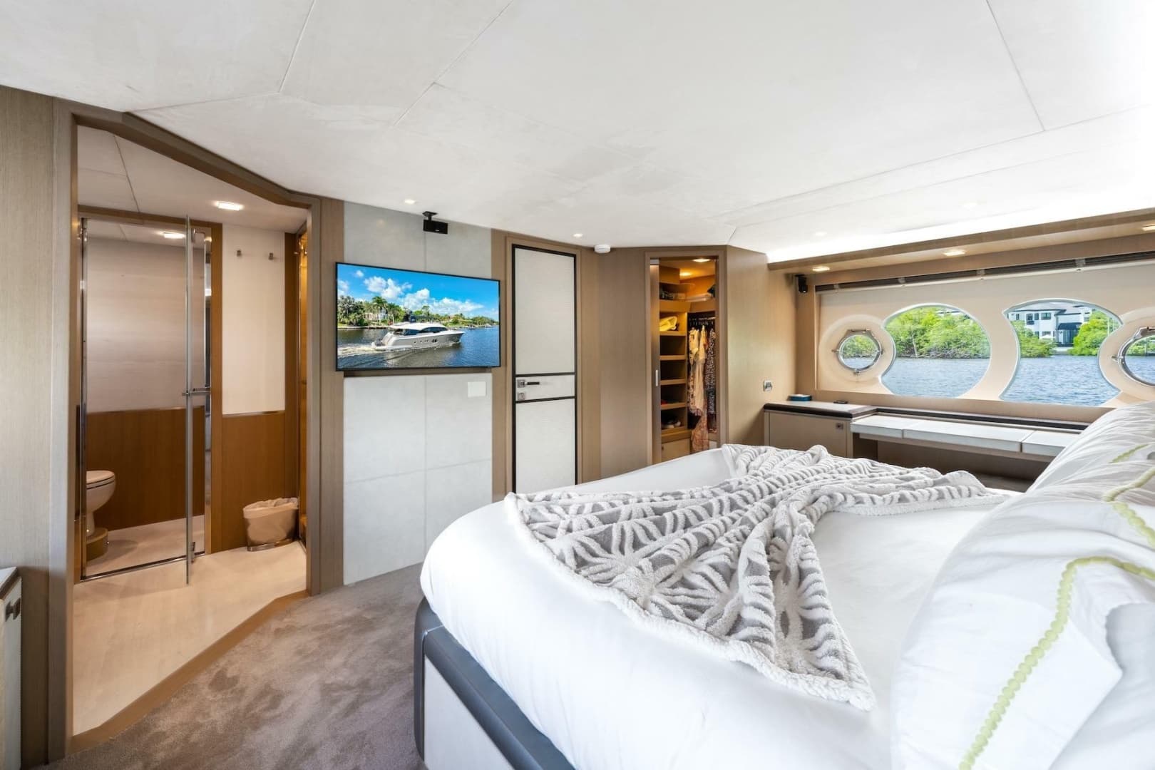 2015 Monte Carlo Yachts MCY 86
