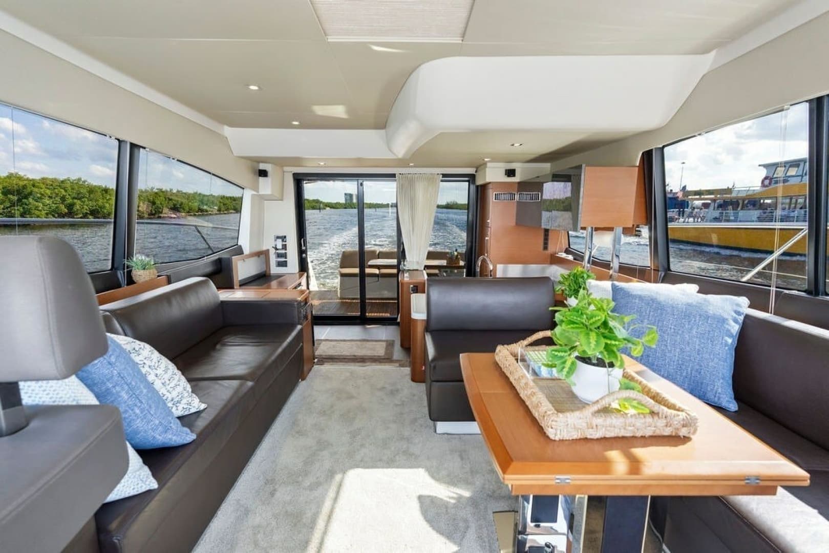 2015 Prestige 550