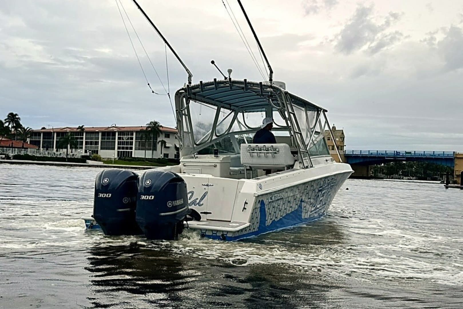 2003 Contender 35 Side Console