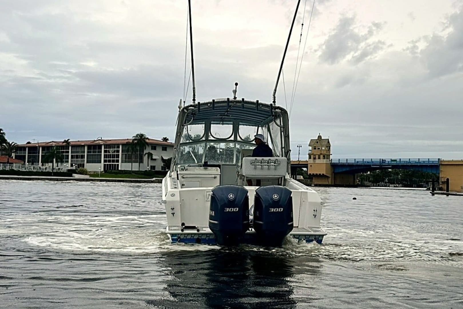 2003 Contender 35 Side Console