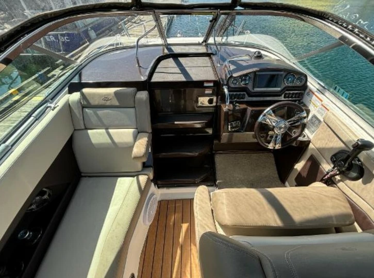 2014 Regal 28 Express