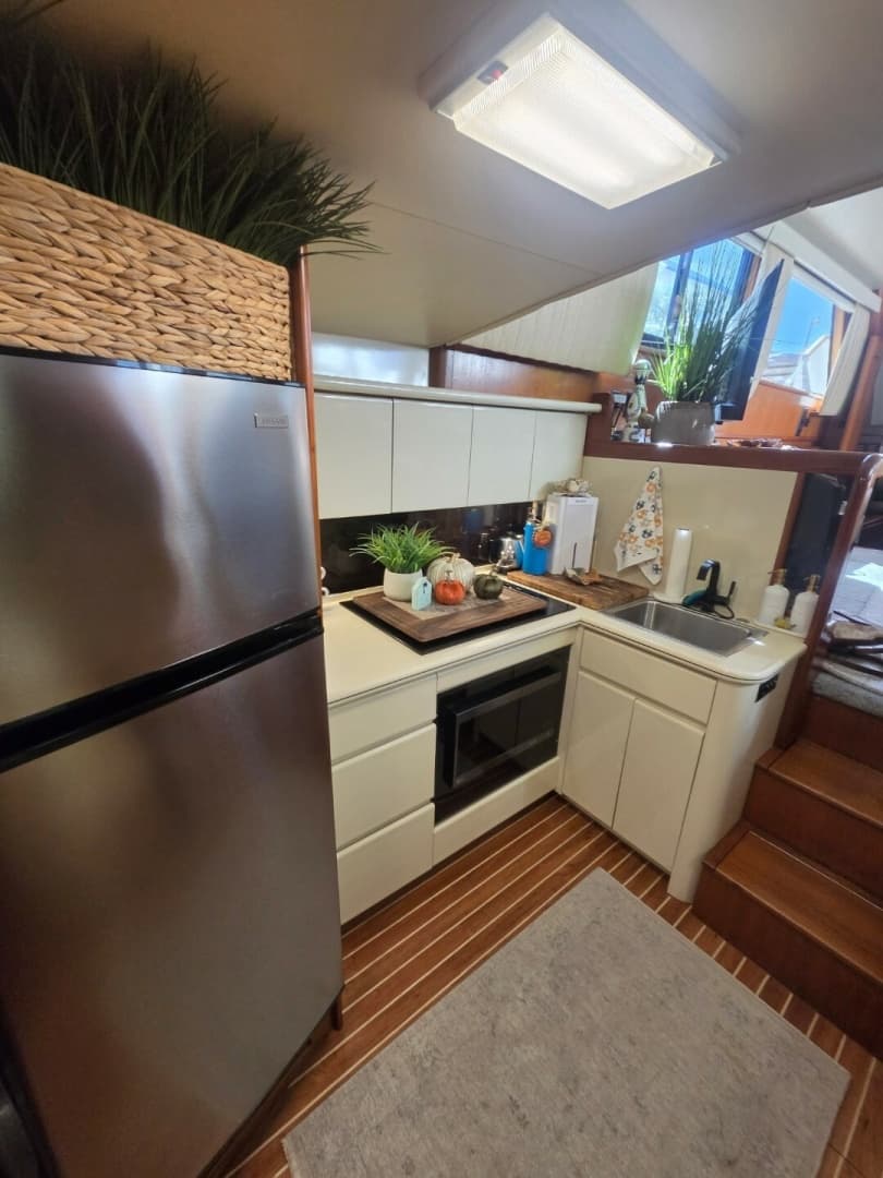 1990 Viking 44 Aft Cabin Motor Yacht