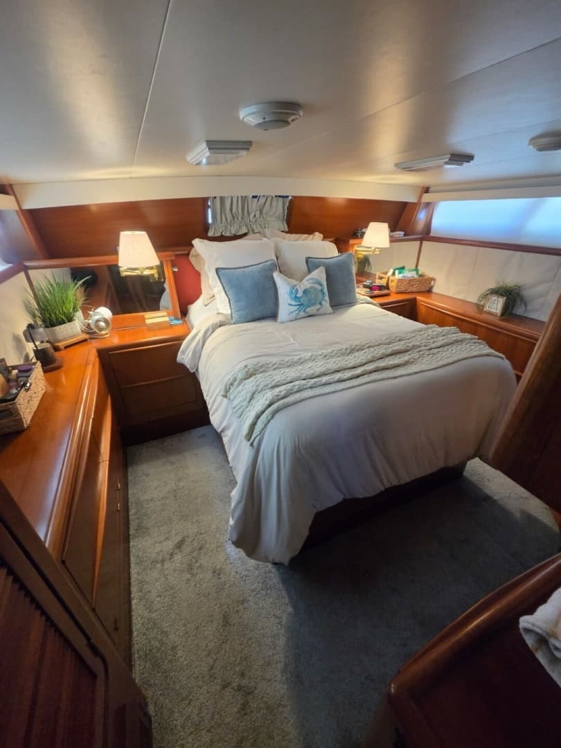 1990 Viking 44 Aft Cabin Motor Yacht