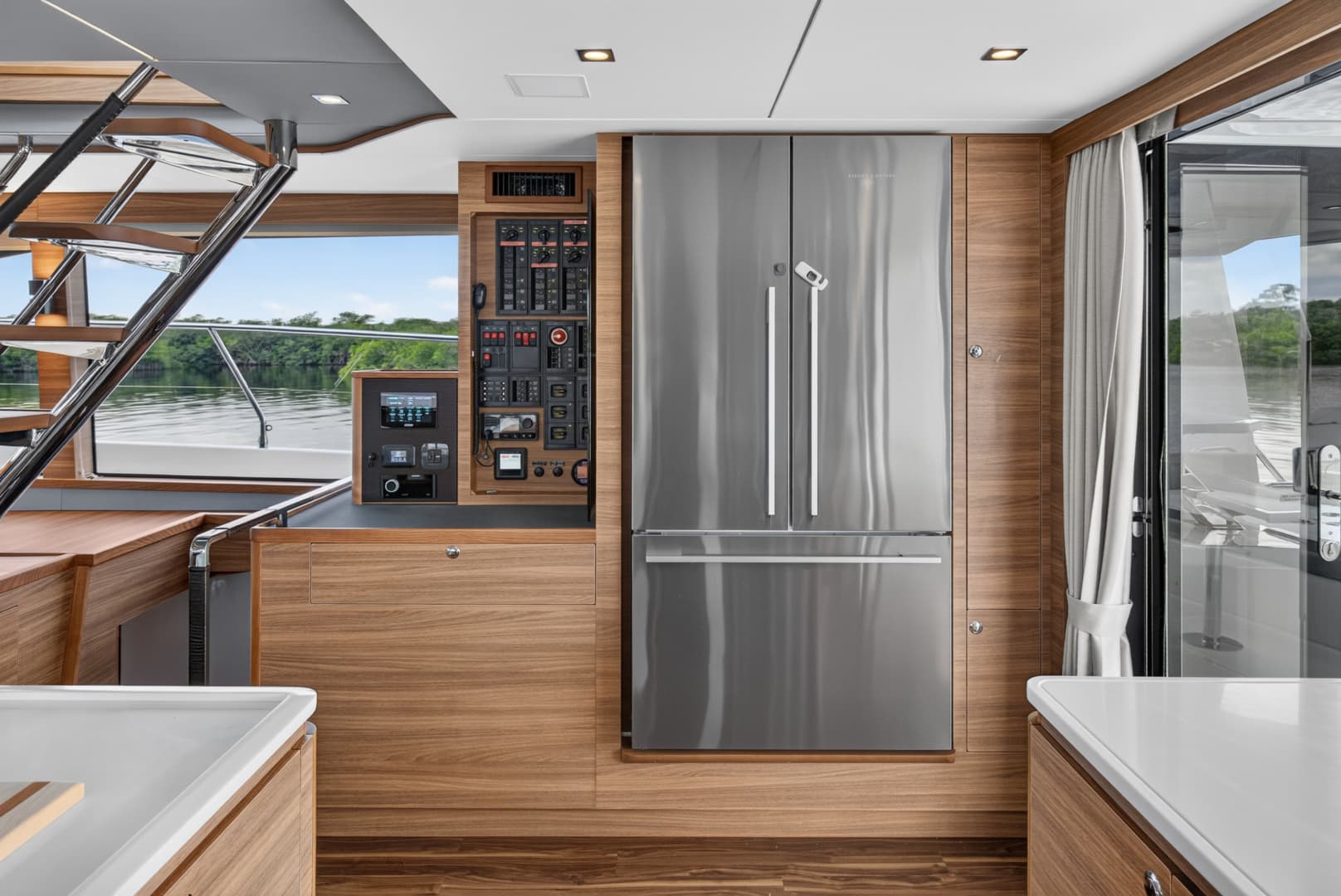 2025 Aquila 54 YACHT