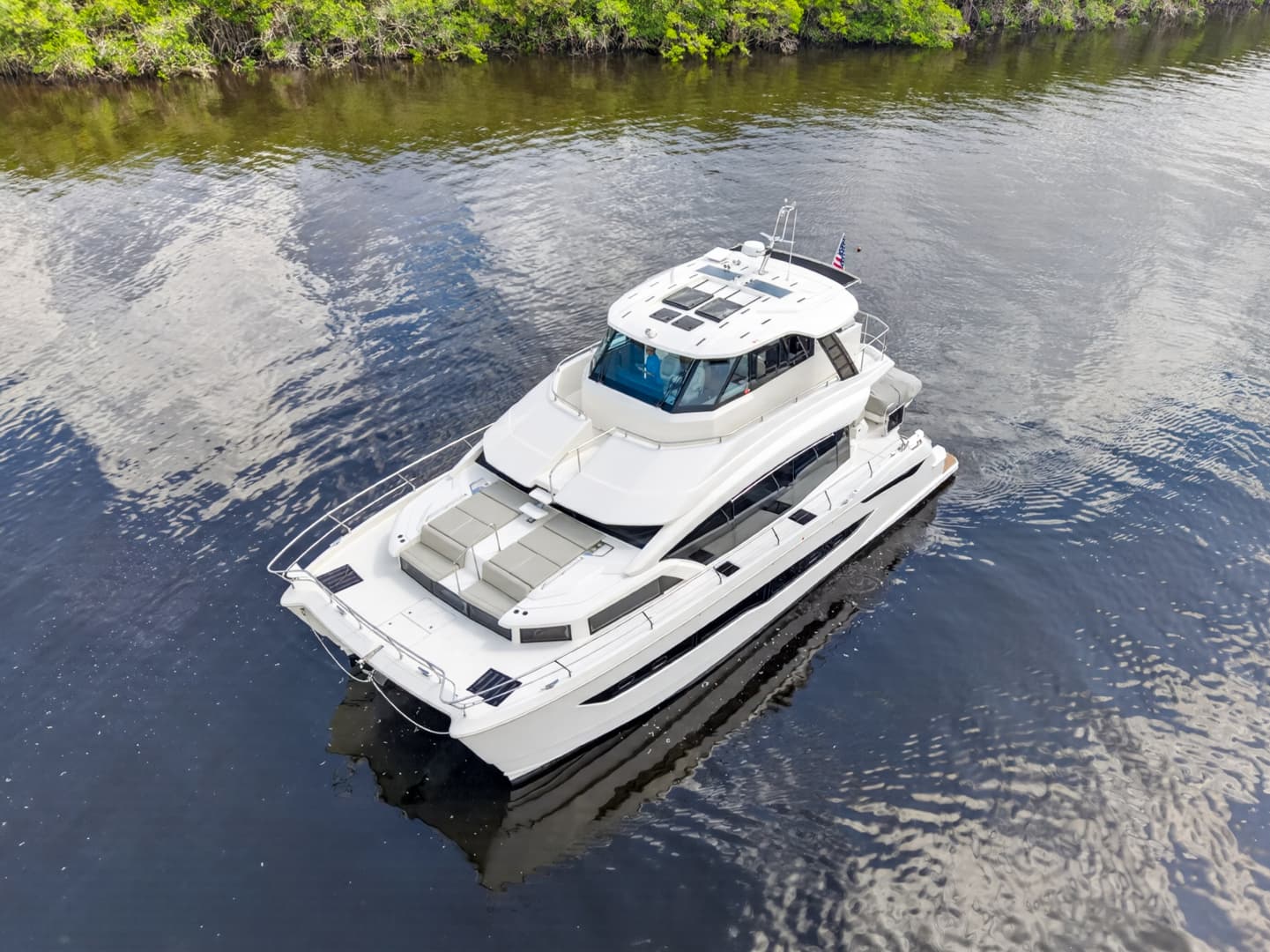 2025 Aquila 54 YACHT