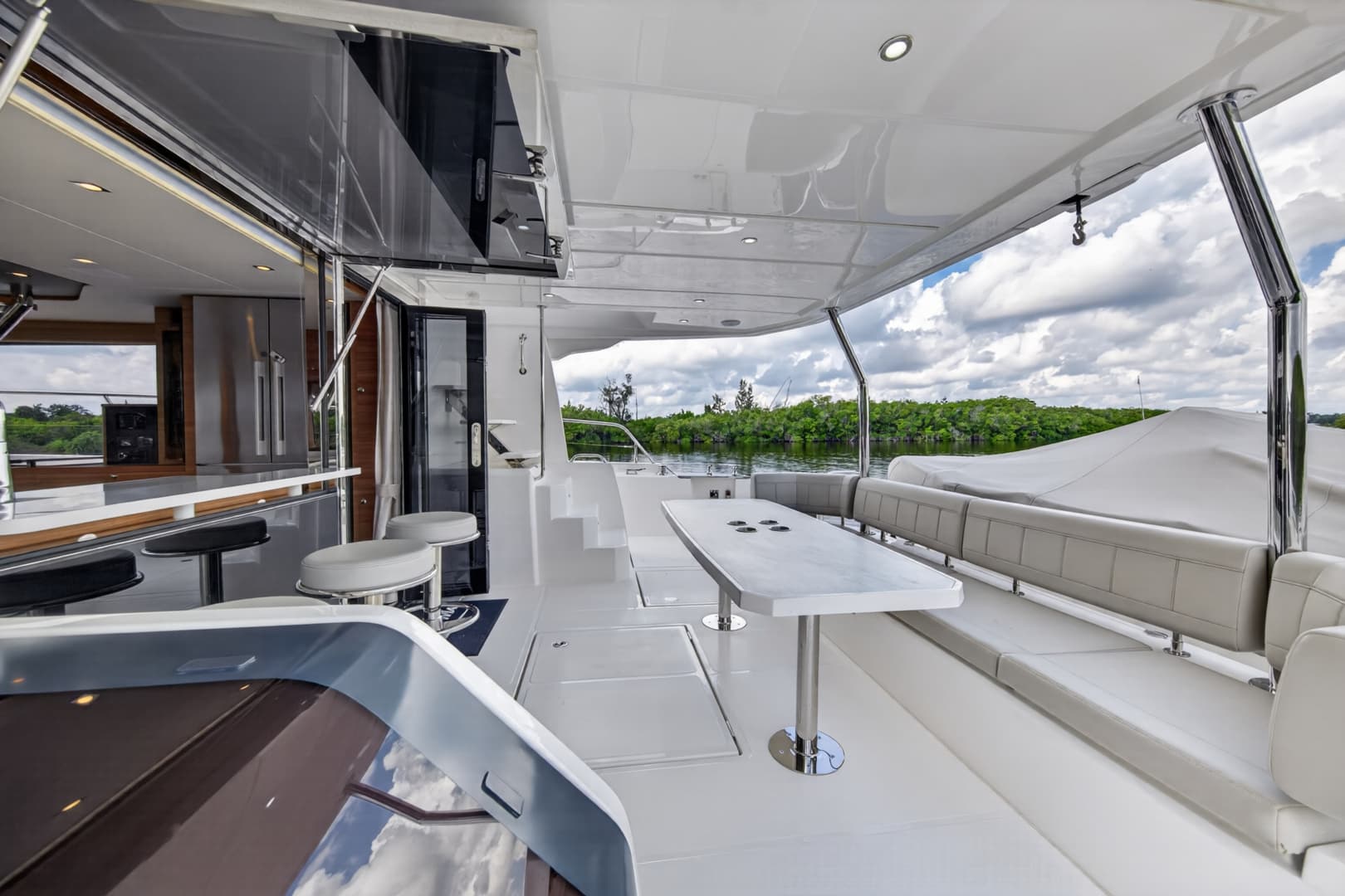 2025 Aquila 54 YACHT