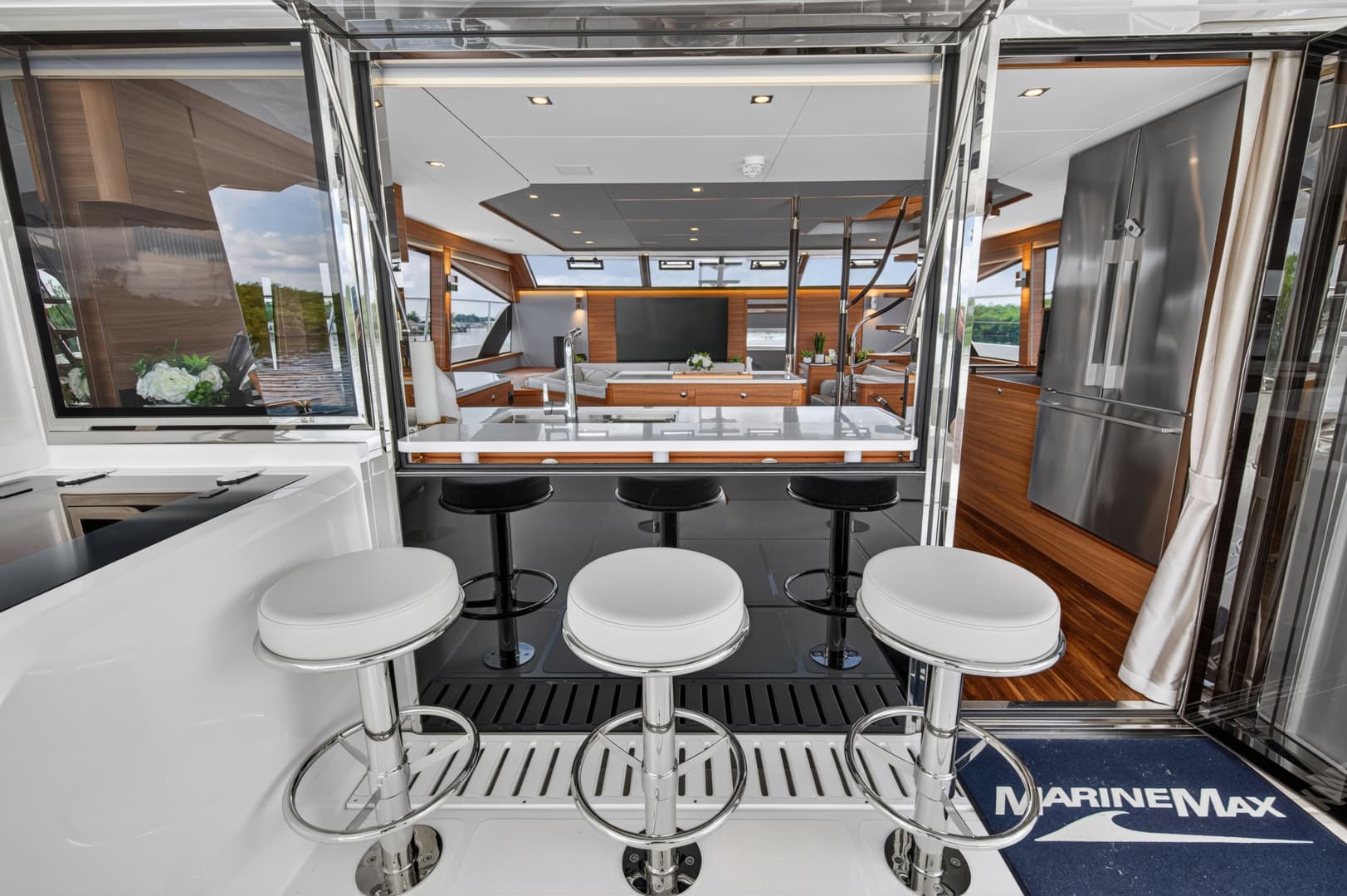 2025 Aquila 54 YACHT