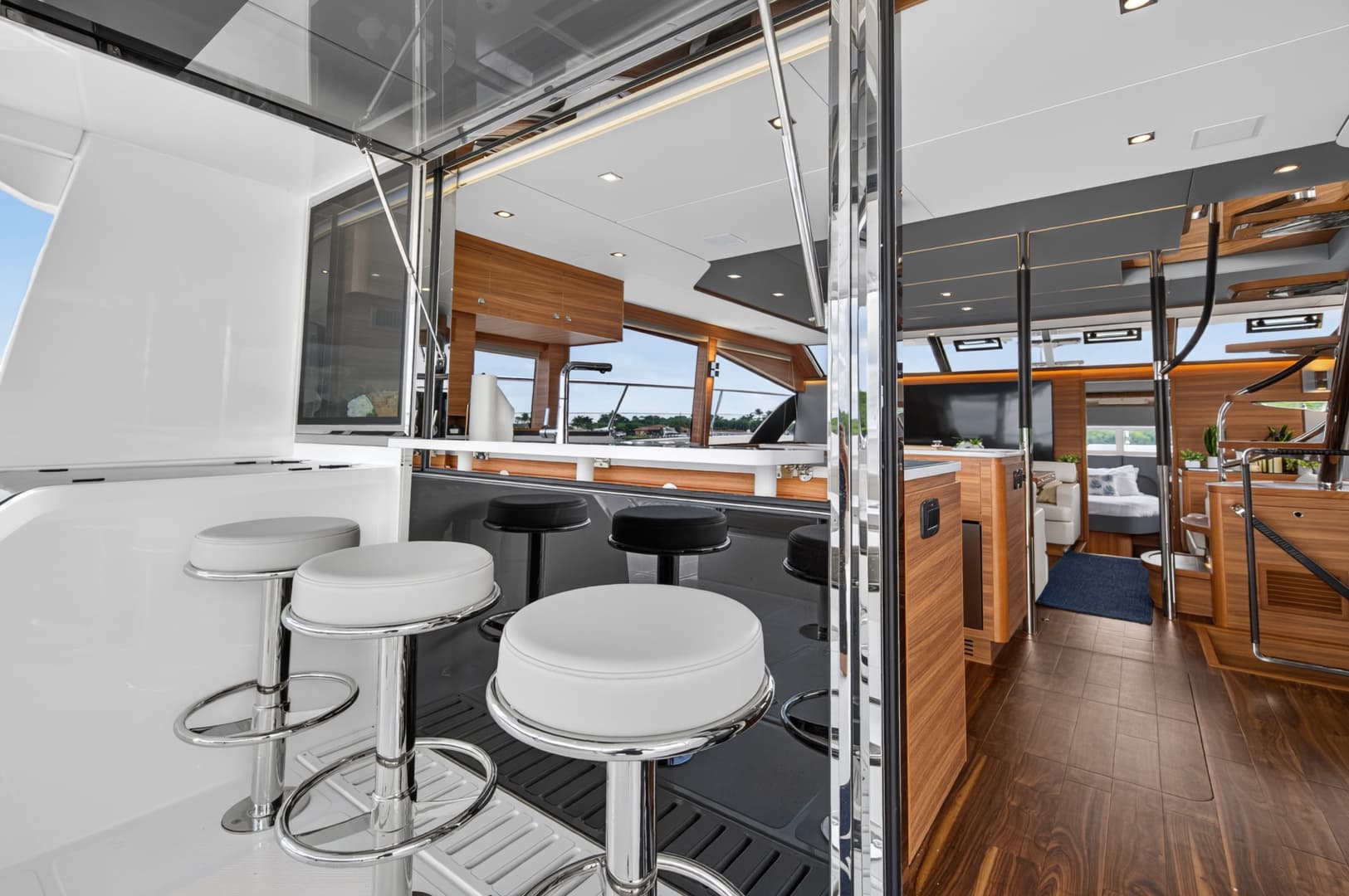 2025 Aquila 54 YACHT