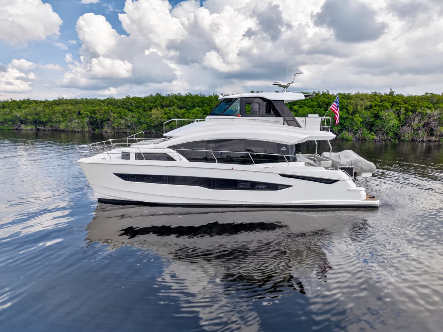 2025 Aquila 54 YACHT