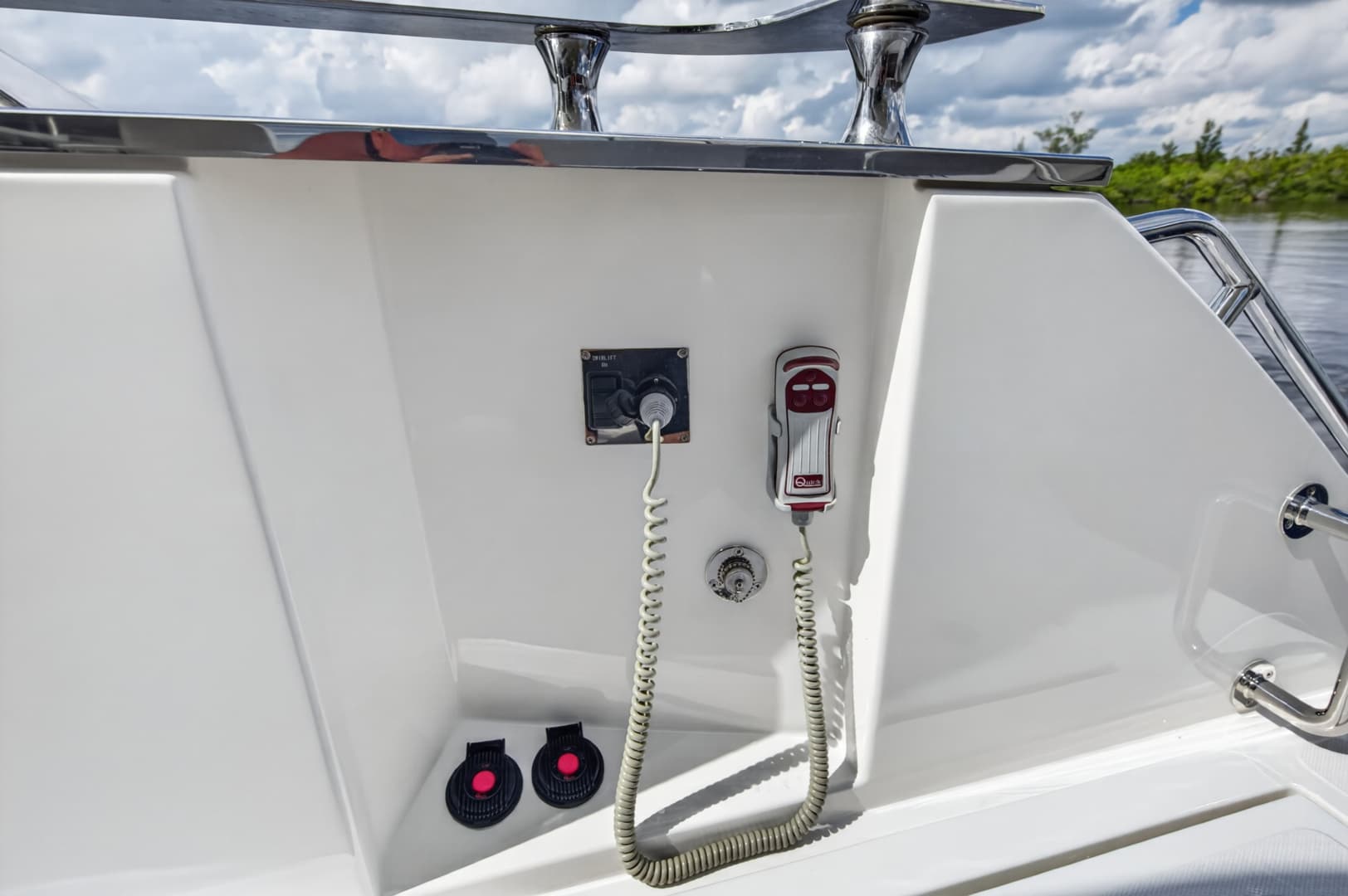 2025 Aquila 54 YACHT