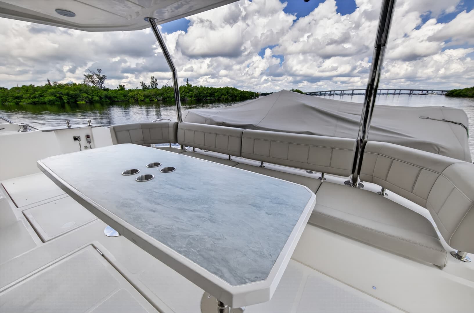 2025 Aquila 54 YACHT