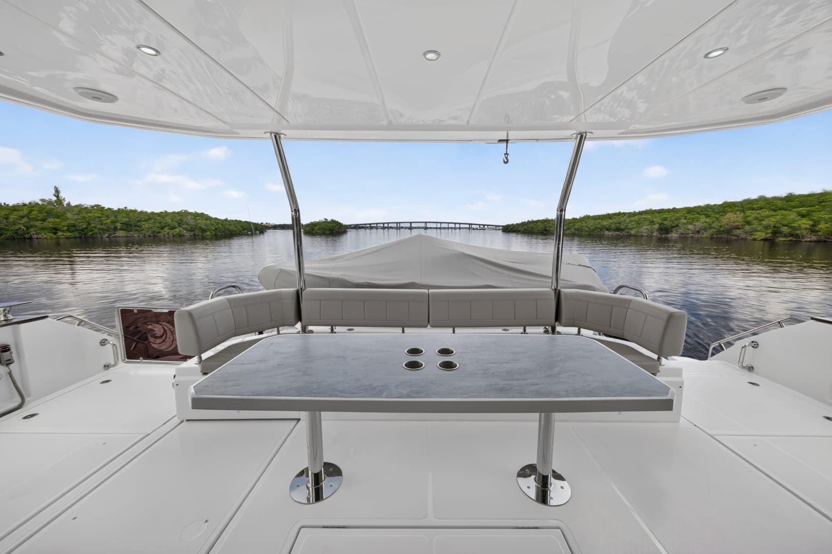 2025 Aquila 54 YACHT