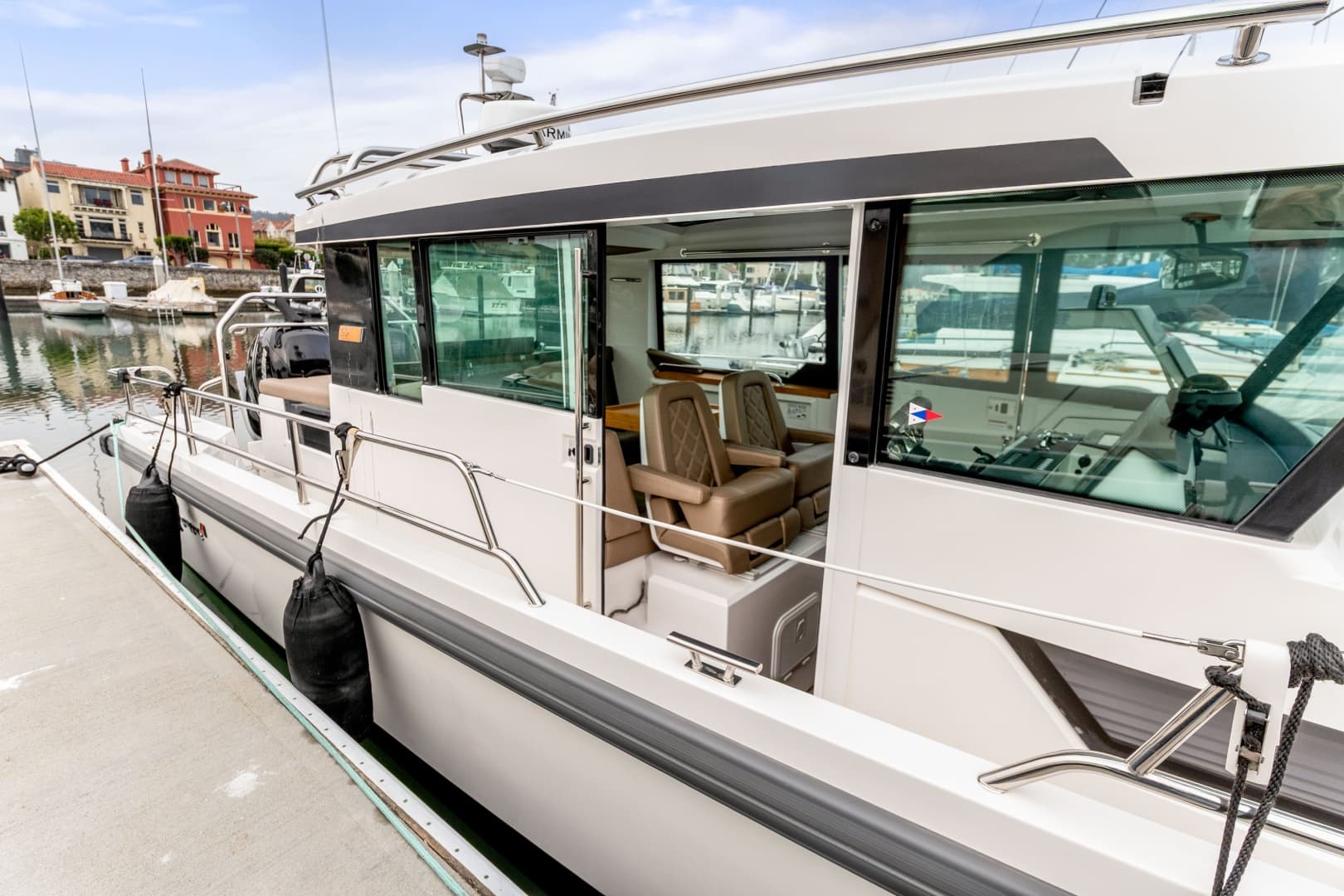 2019 Axopar 37 Cabin