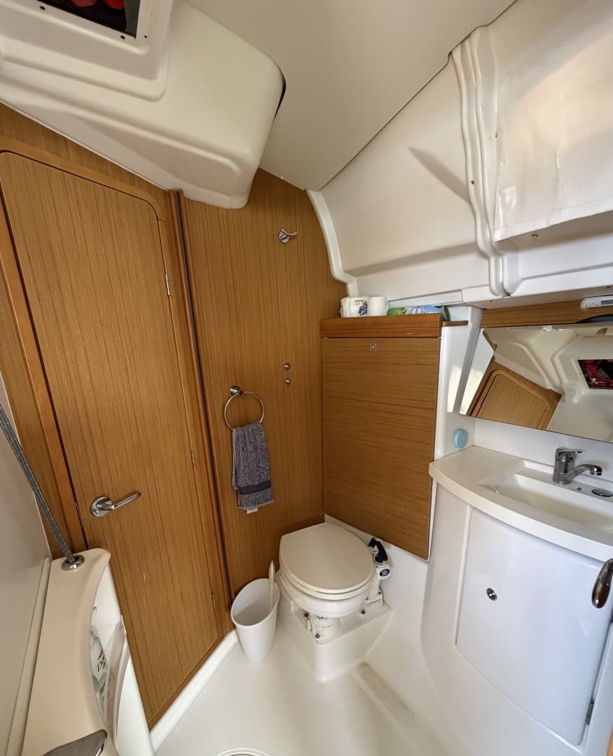 2010 Jeanneau Sun Odyssey 42 DS