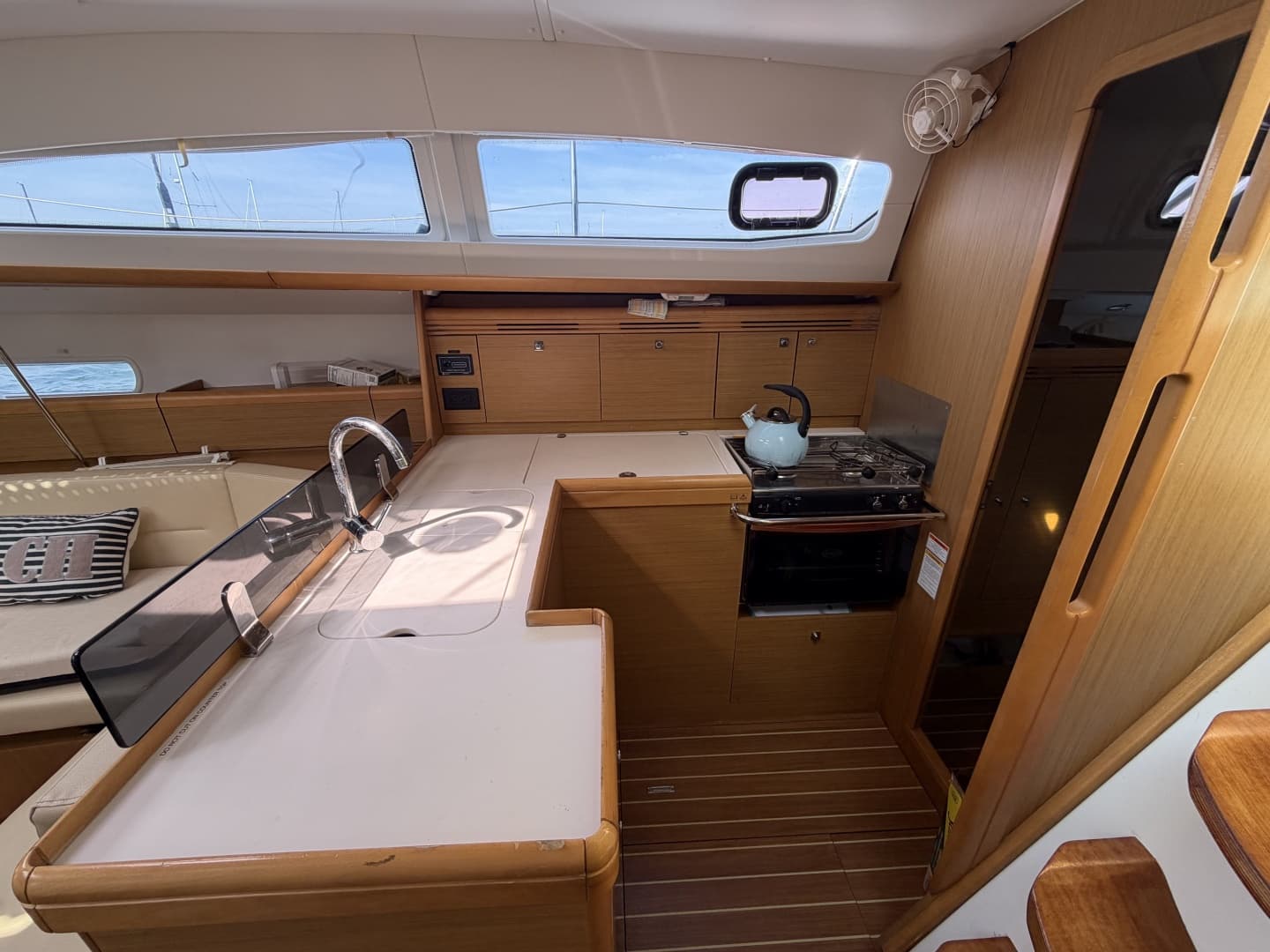 2010 Jeanneau Sun Odyssey 42 DS
