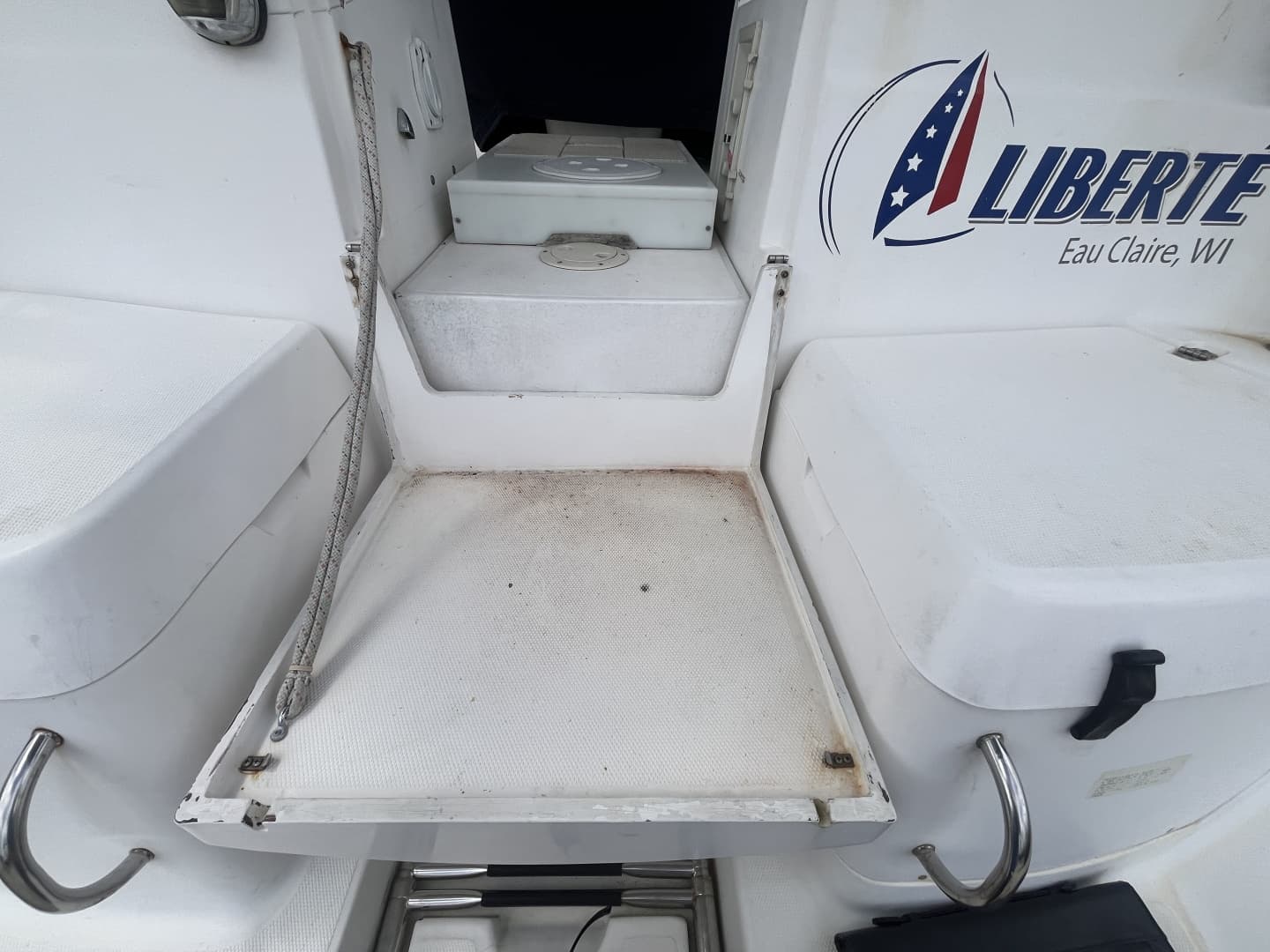 2000 Hunter 410