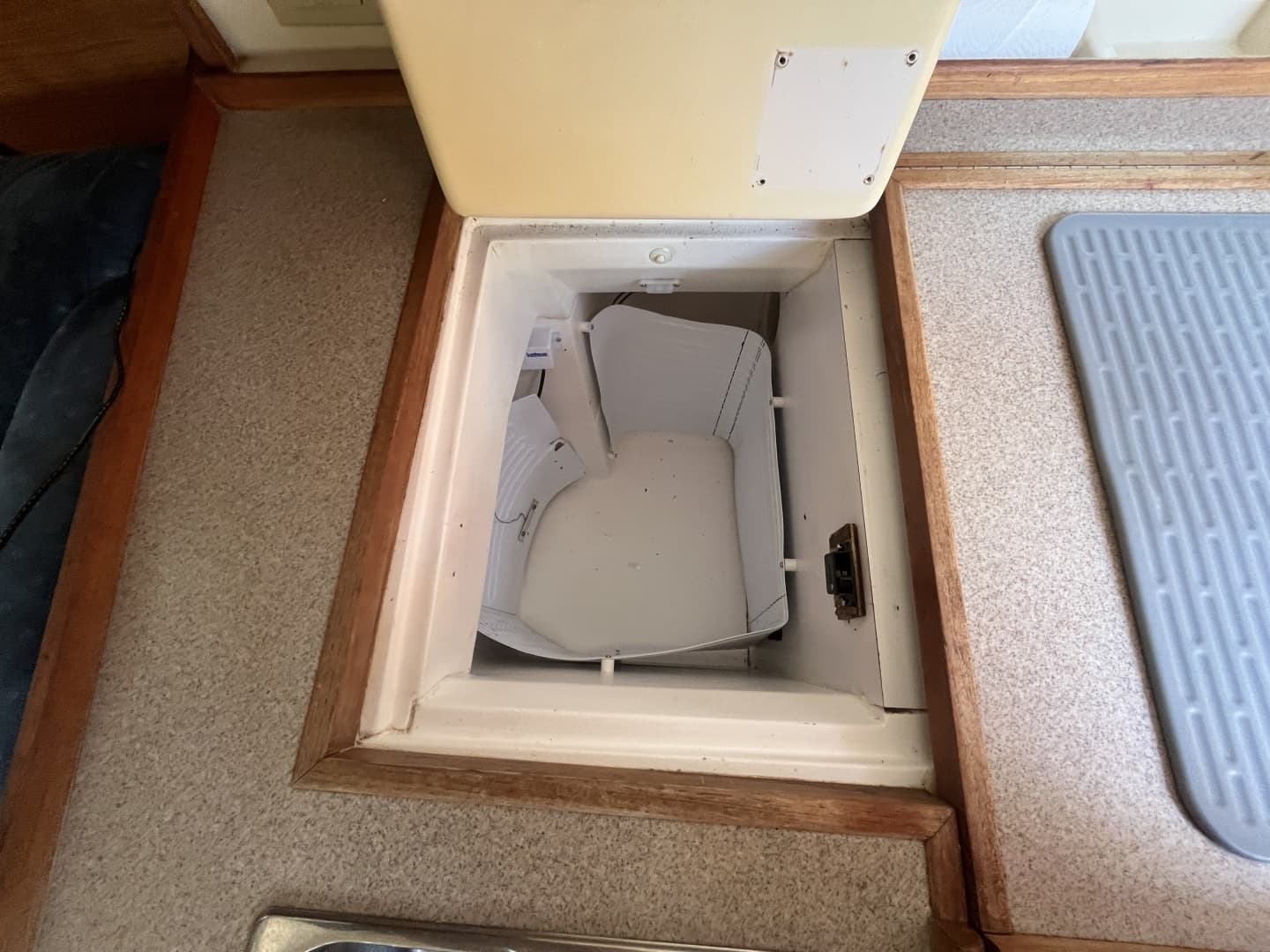2000 Hunter 410