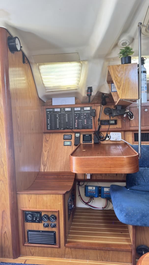 2000 Hunter 410