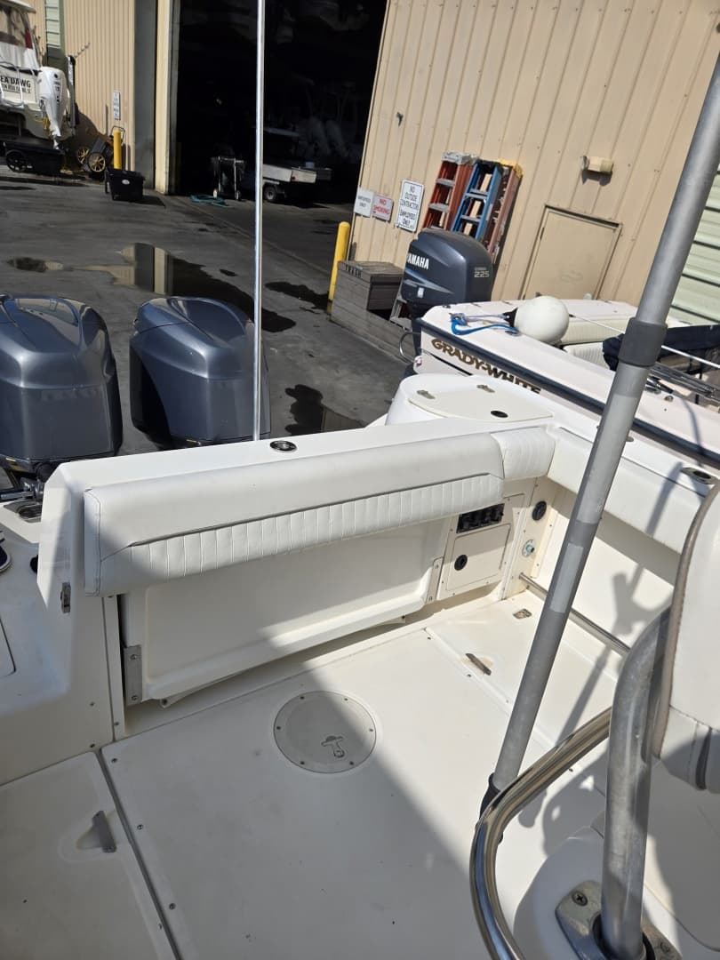 2000 Boston Whaler Outrage