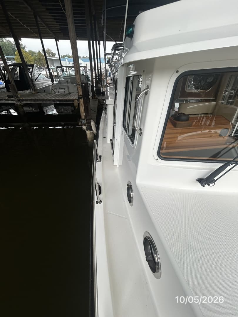 34' Nordic Tugs starboard side deck