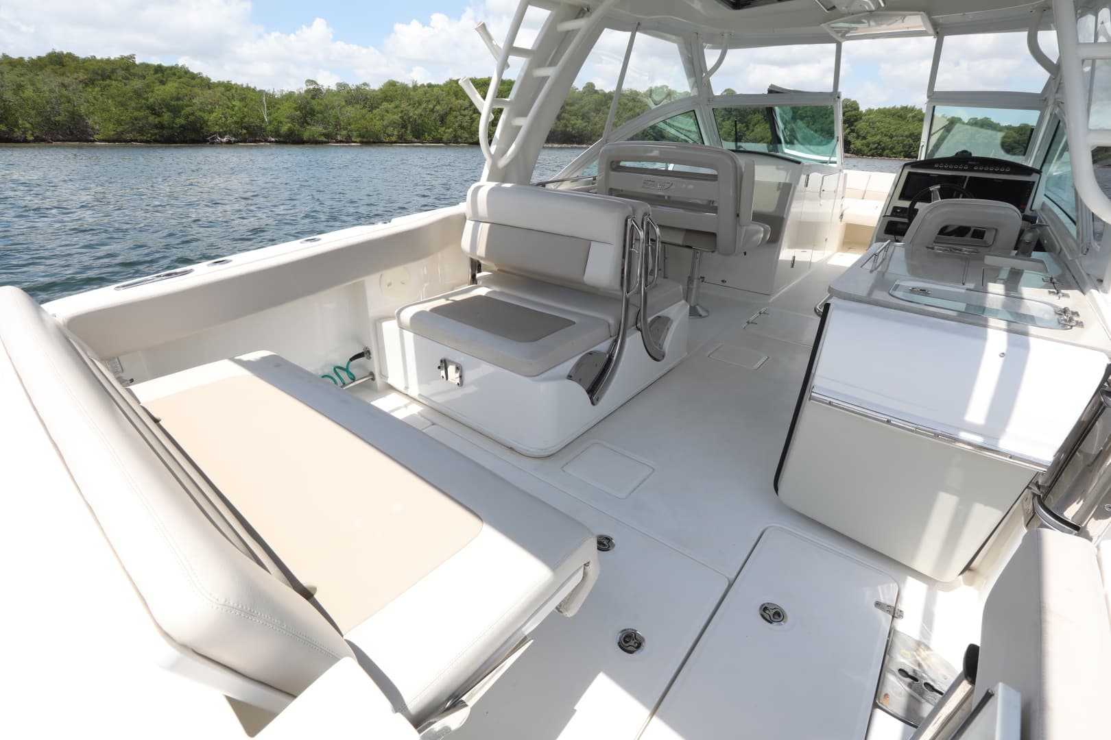 2016 Boston Whaler 320 Vantage