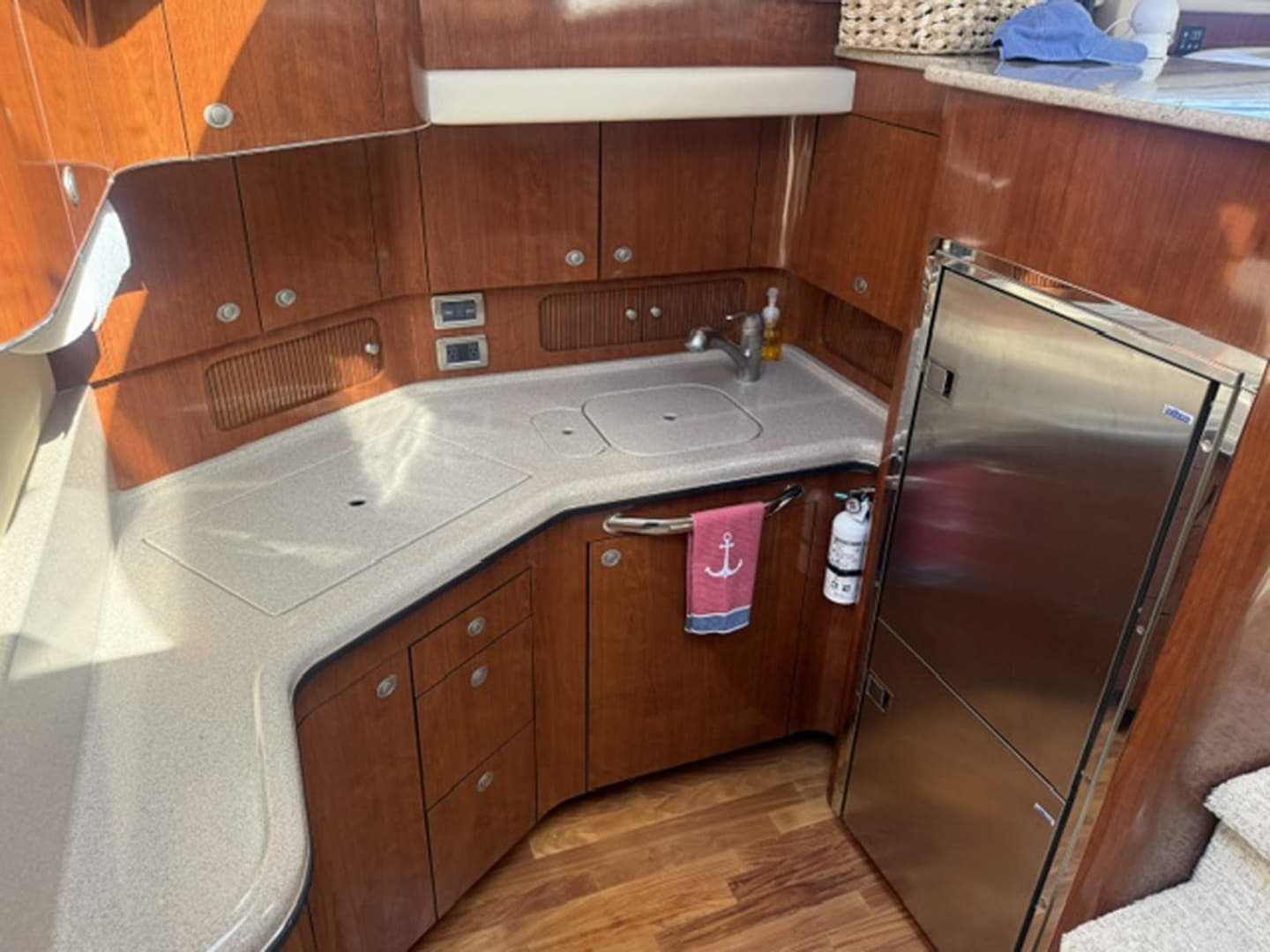 2004 Sea Ray 390 Motor Yacht