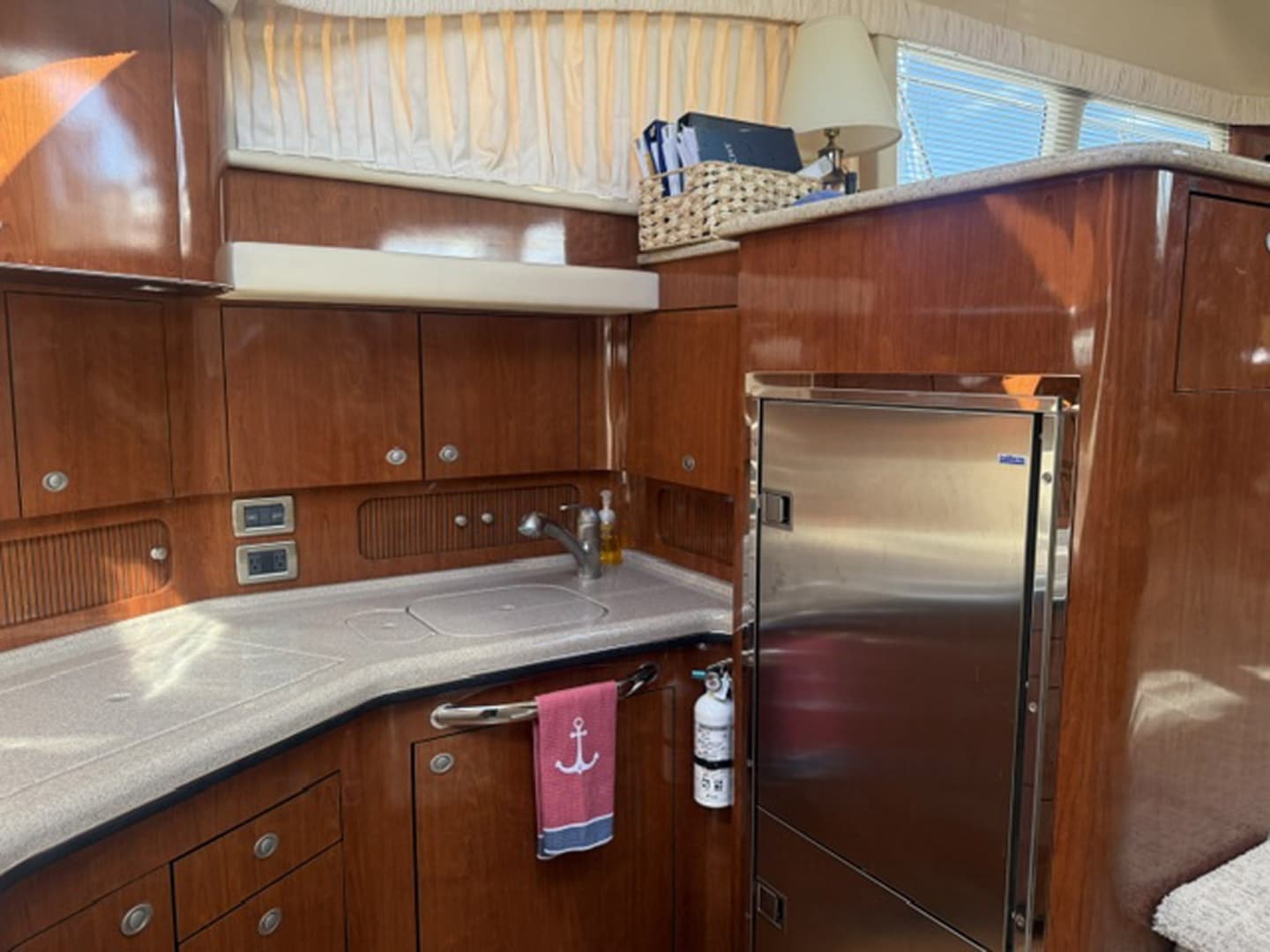 2004 Sea Ray 390 Motor Yacht