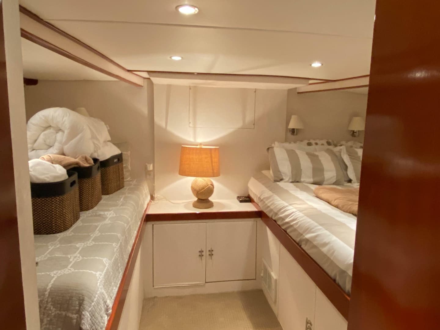 1973 Chris-Craft 47 Commander