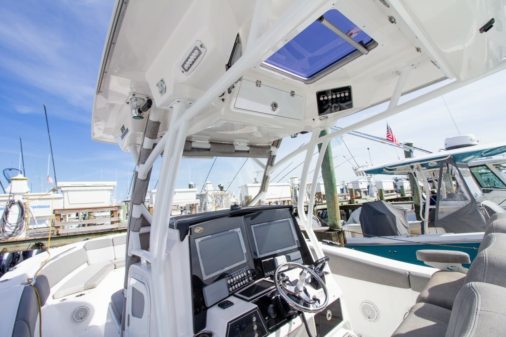 2019 Sea Fox 328 Commander