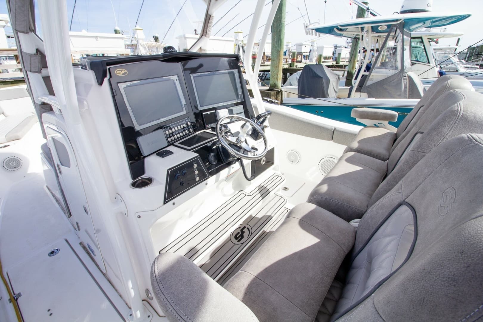 2019 Sea Fox 328 Commander