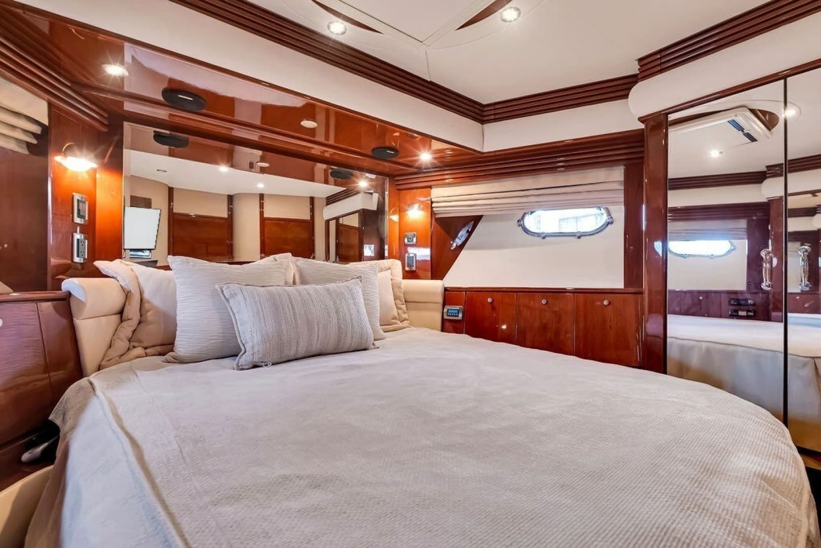 2007 Marquis 65