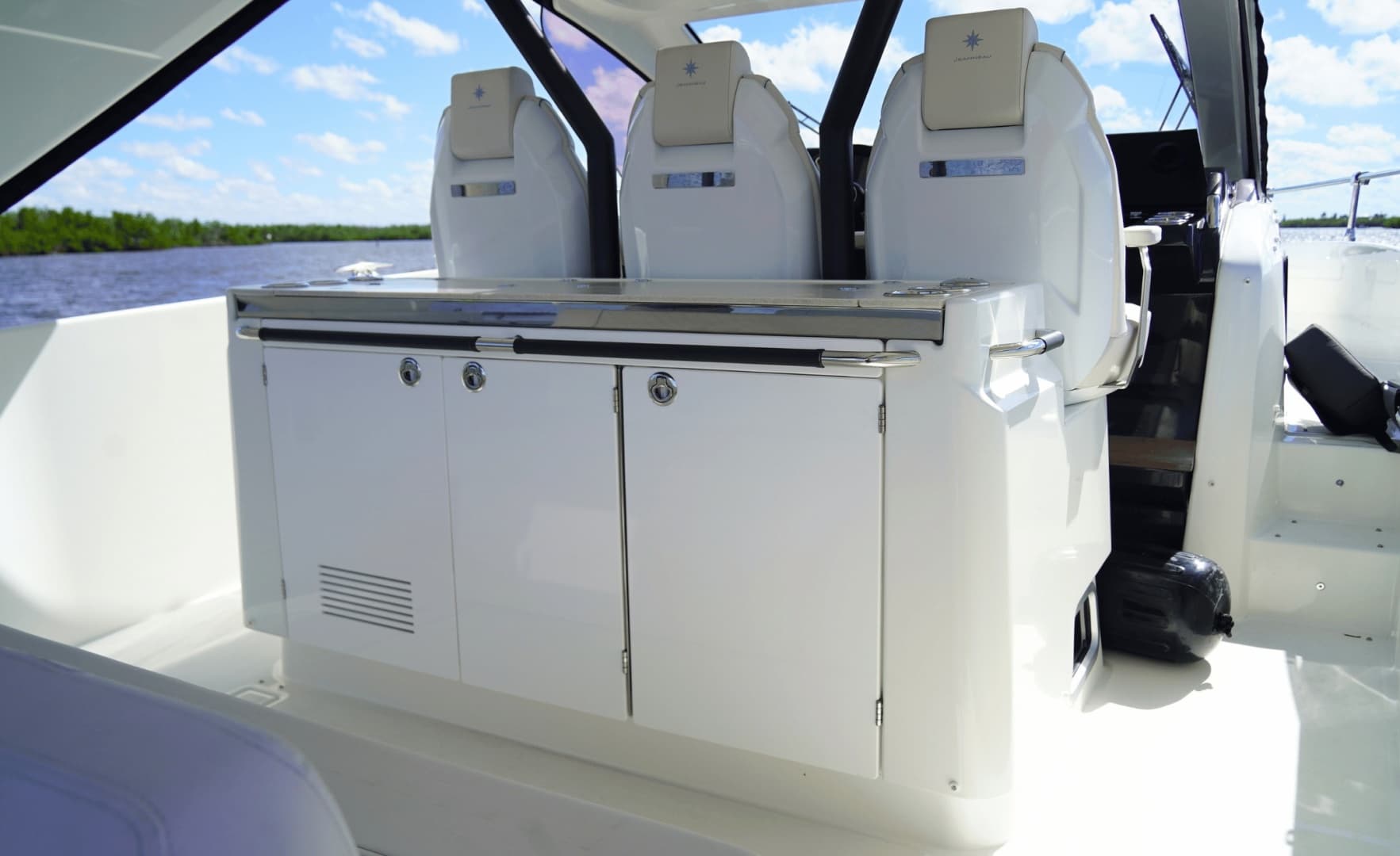 2025 Jeanneau DB37
