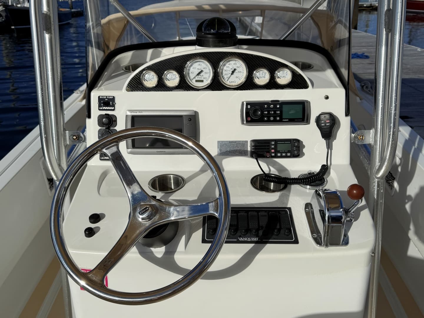 2010 Vanquish 24 Runabout