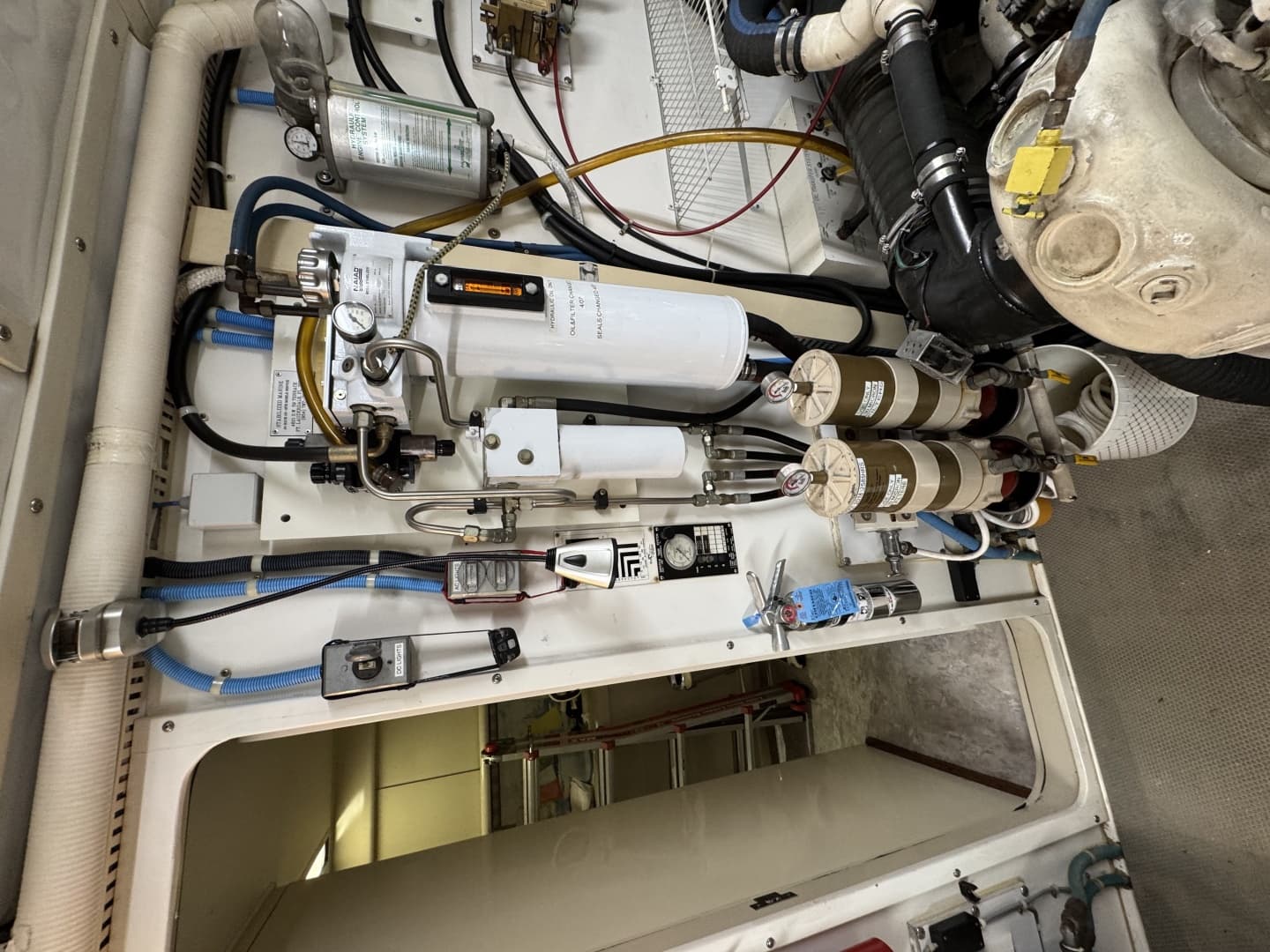 1990 Viking 55 MOTOR YACHT WIDE BODY