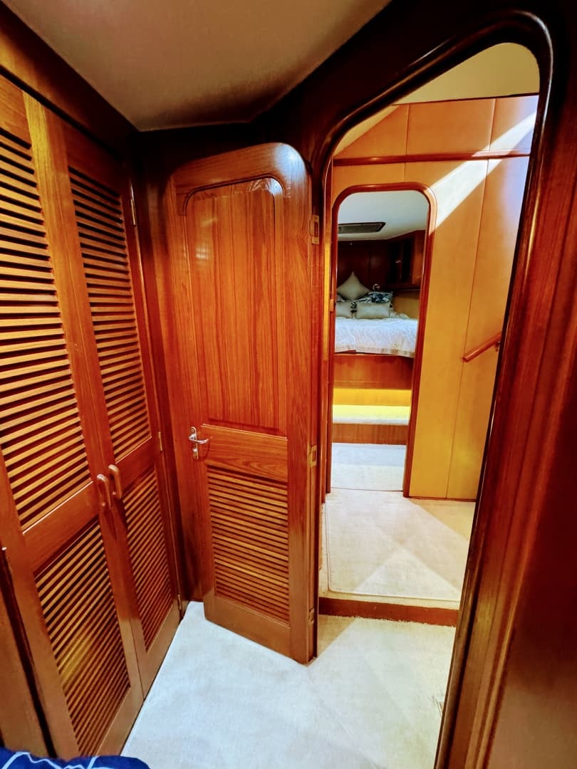 1990 Viking 55 MOTOR YACHT WIDE BODY