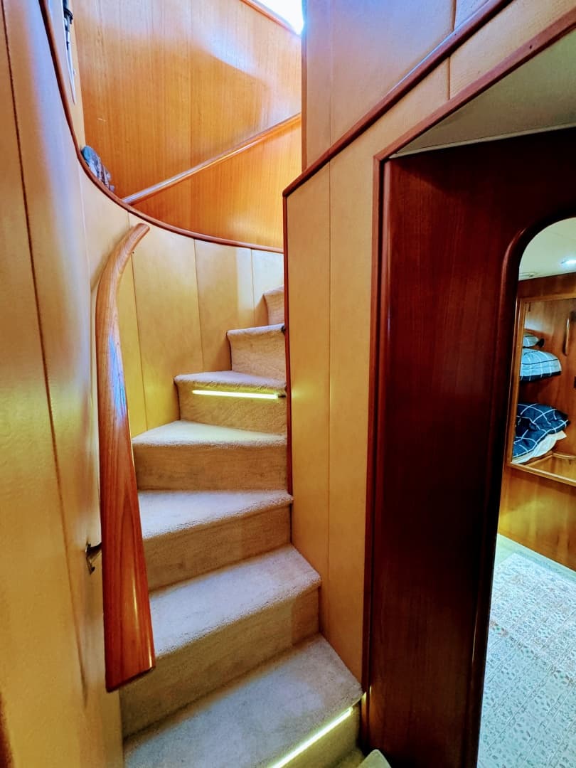 1990 Viking 55 MOTOR YACHT WIDE BODY