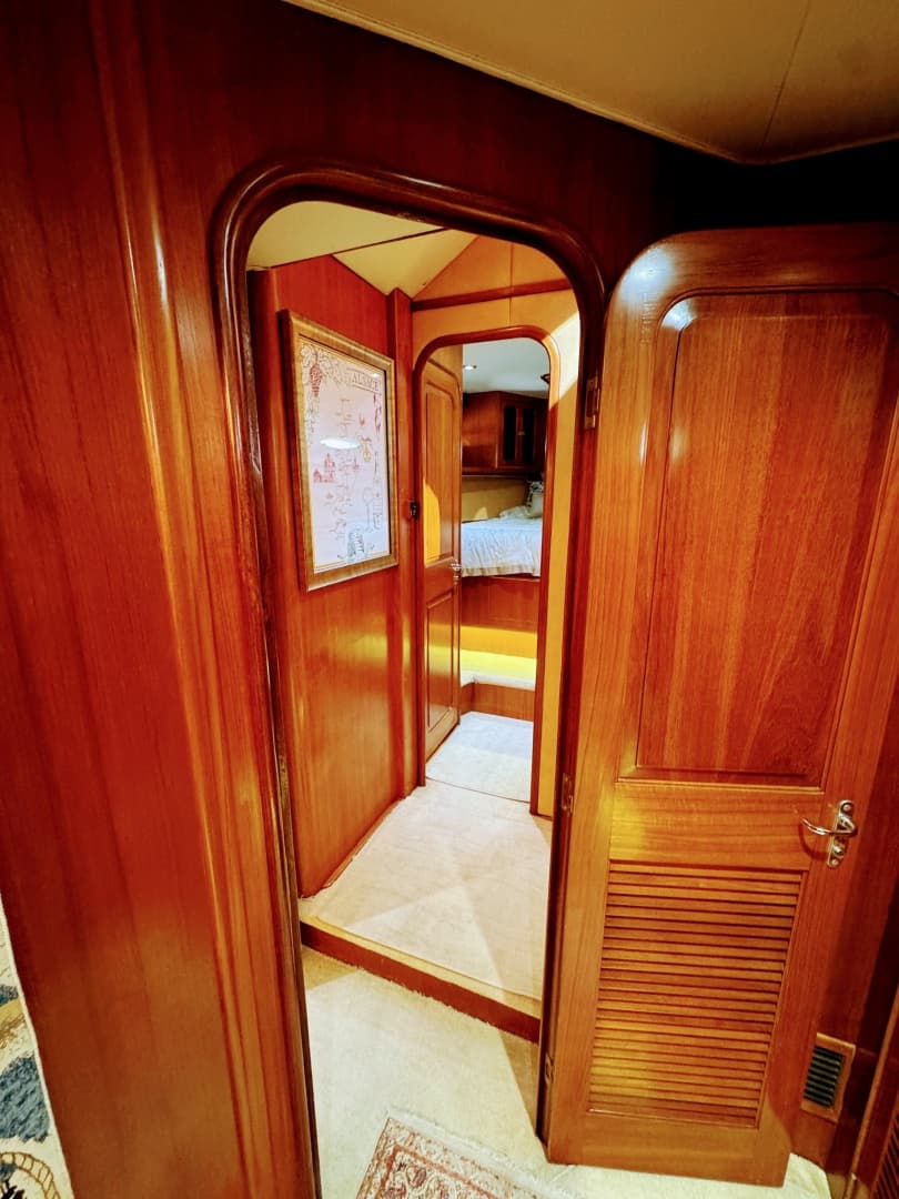 1990 Viking 55 MOTOR YACHT WIDE BODY