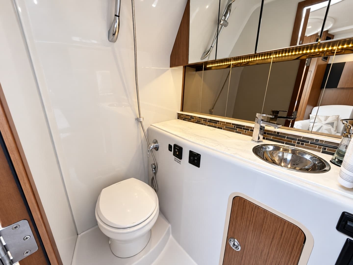 2020 Cruisers Yachts 35 Express
