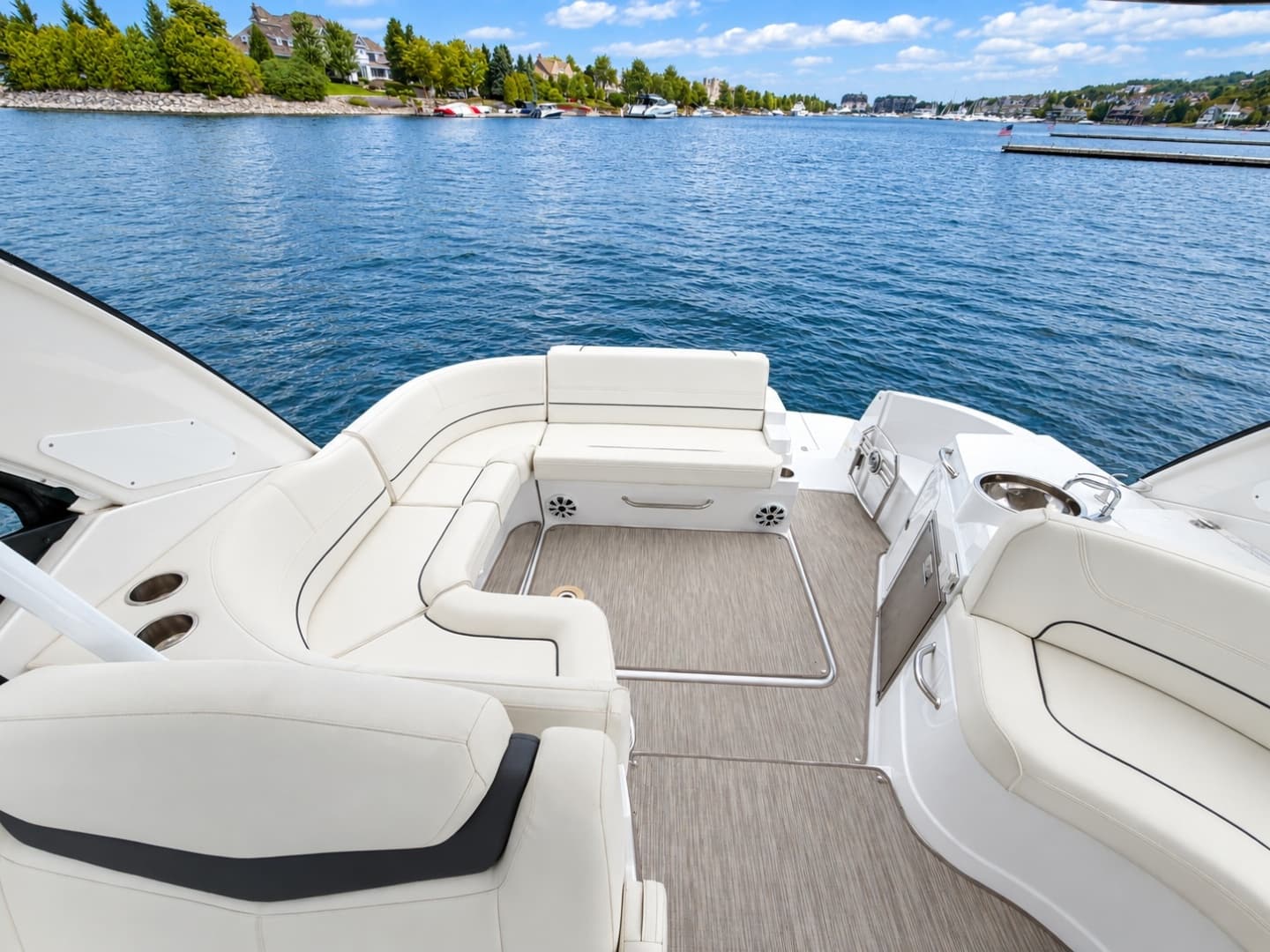 2020 Cruisers Yachts 35 Express