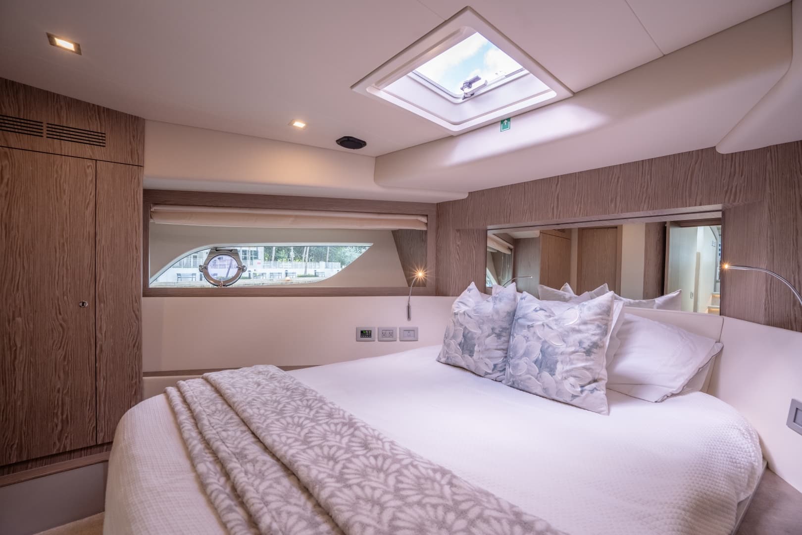 2016 Ferretti Yachts 