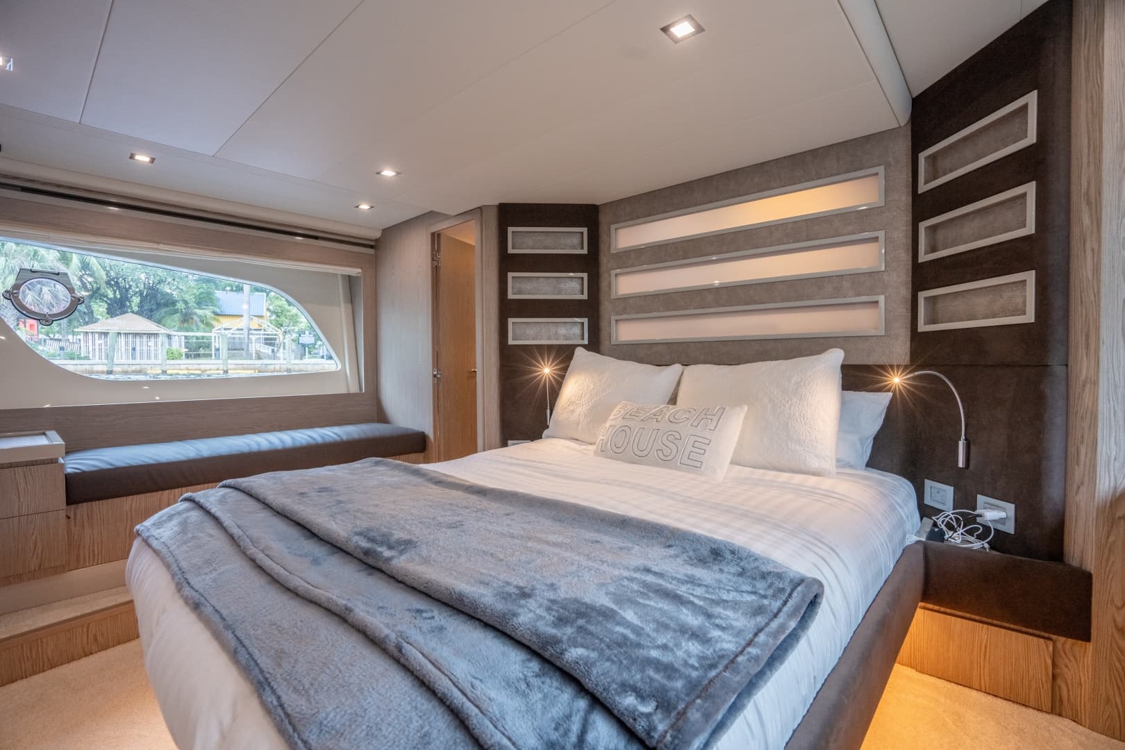2016 Ferretti Yachts 