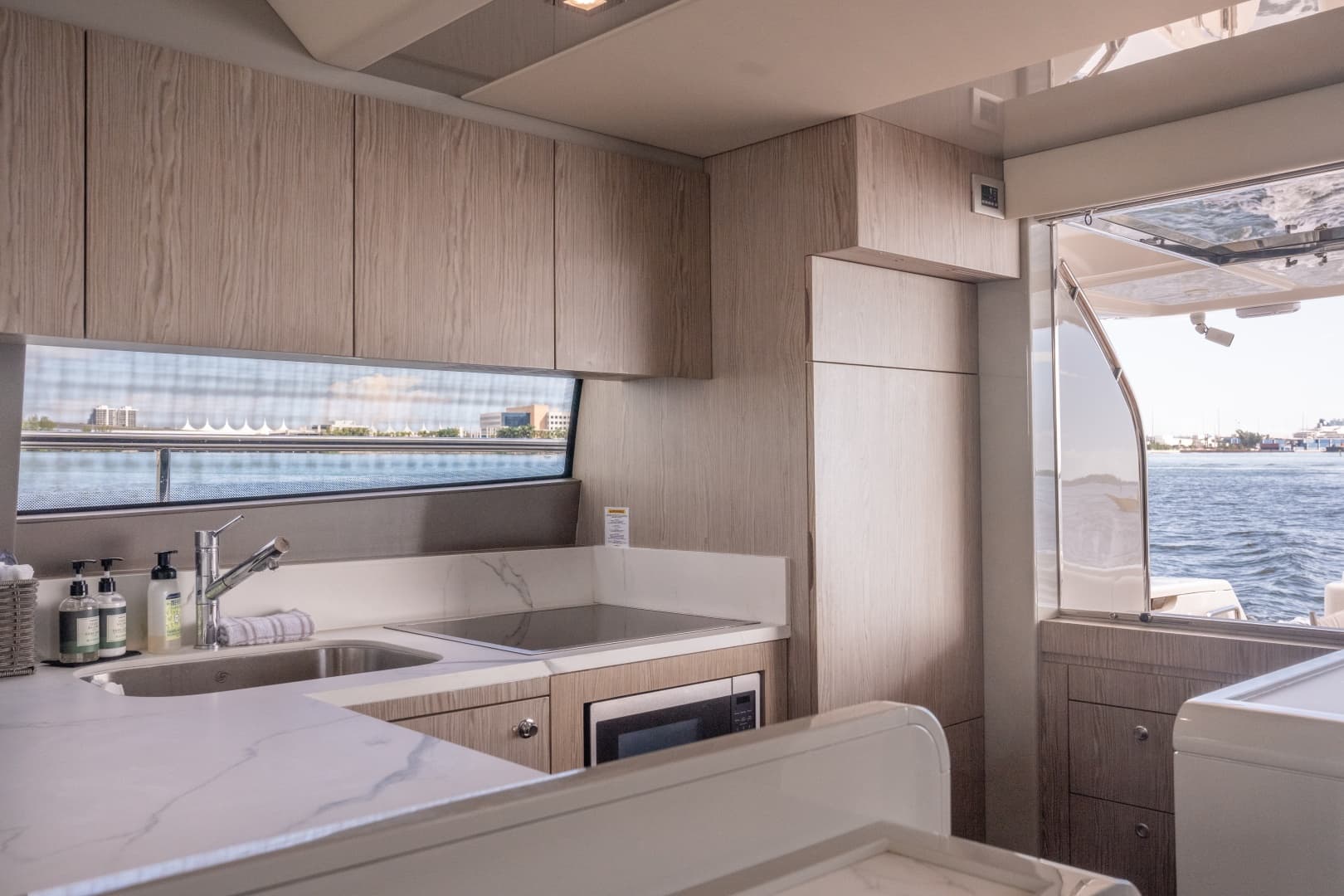 2016 Ferretti Yachts 