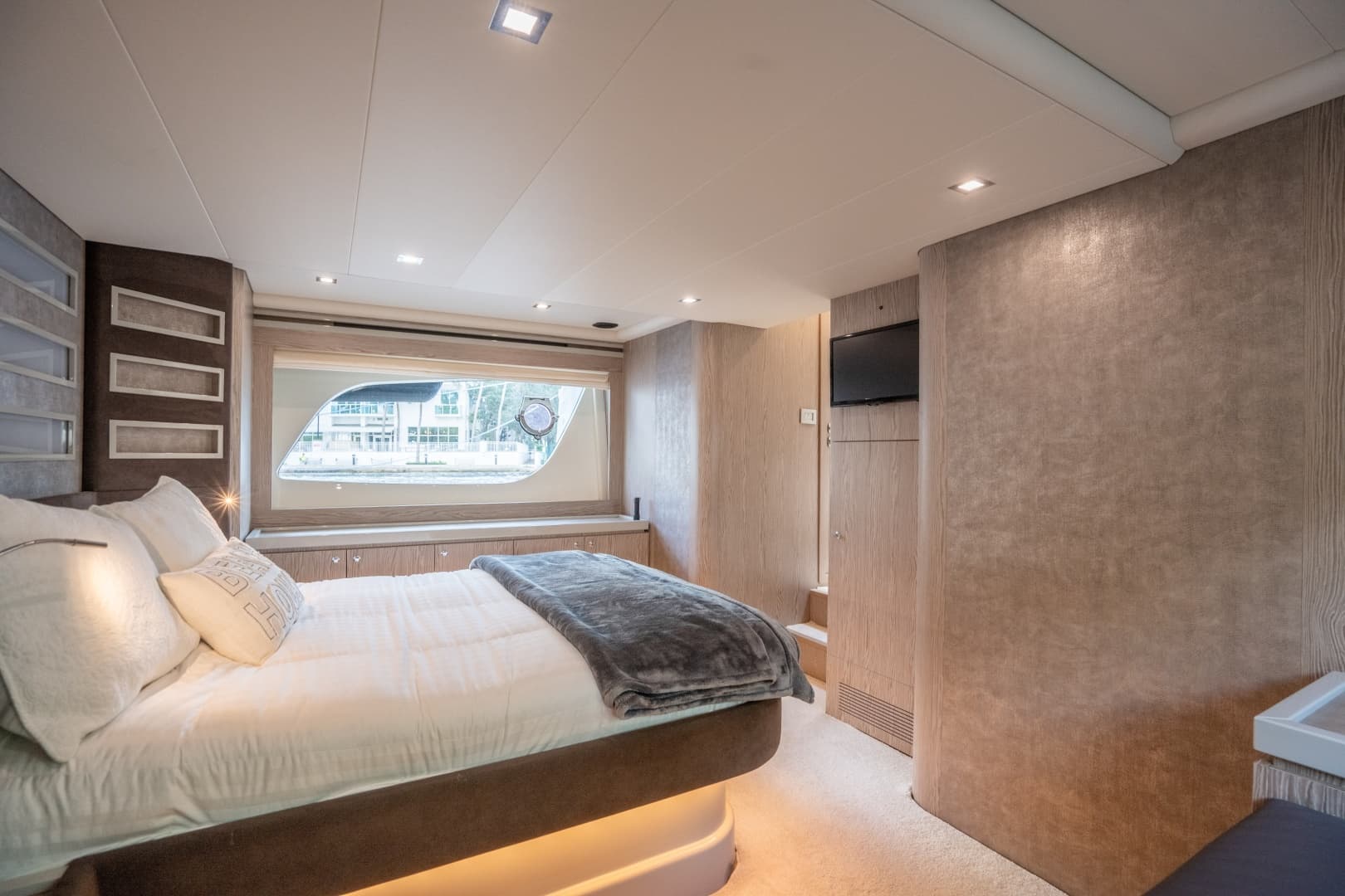 2016 Ferretti Yachts 