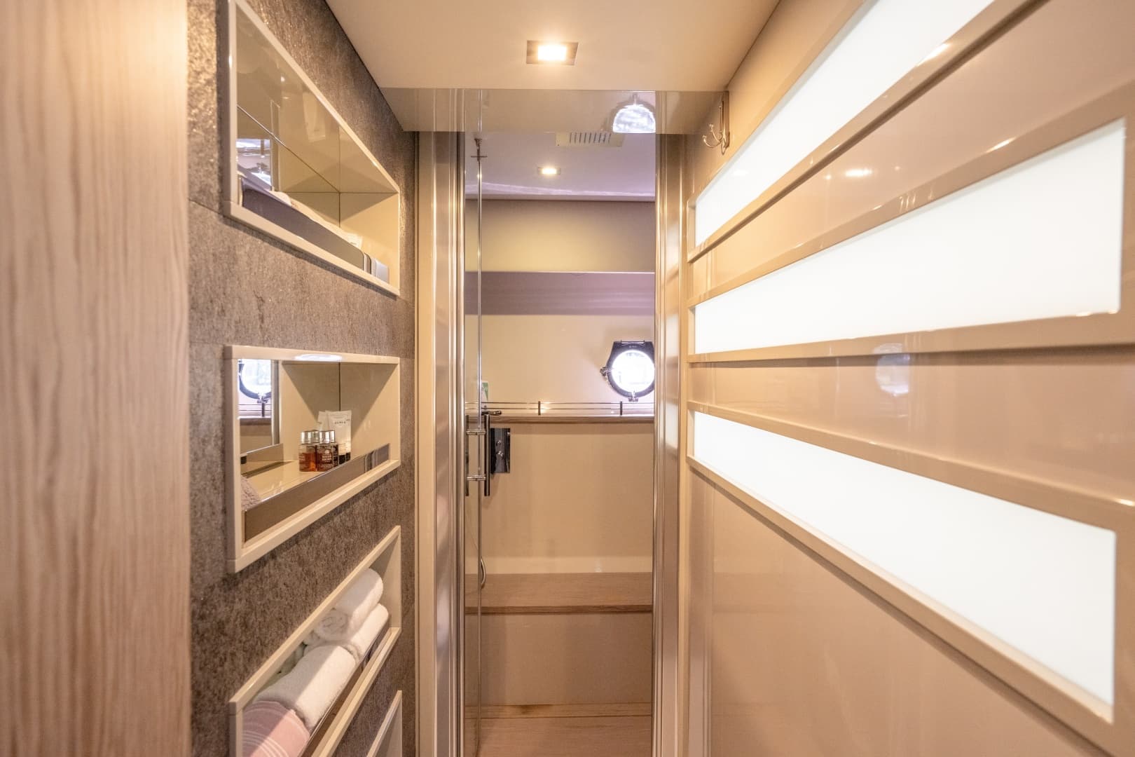 2016 Ferretti Yachts 
