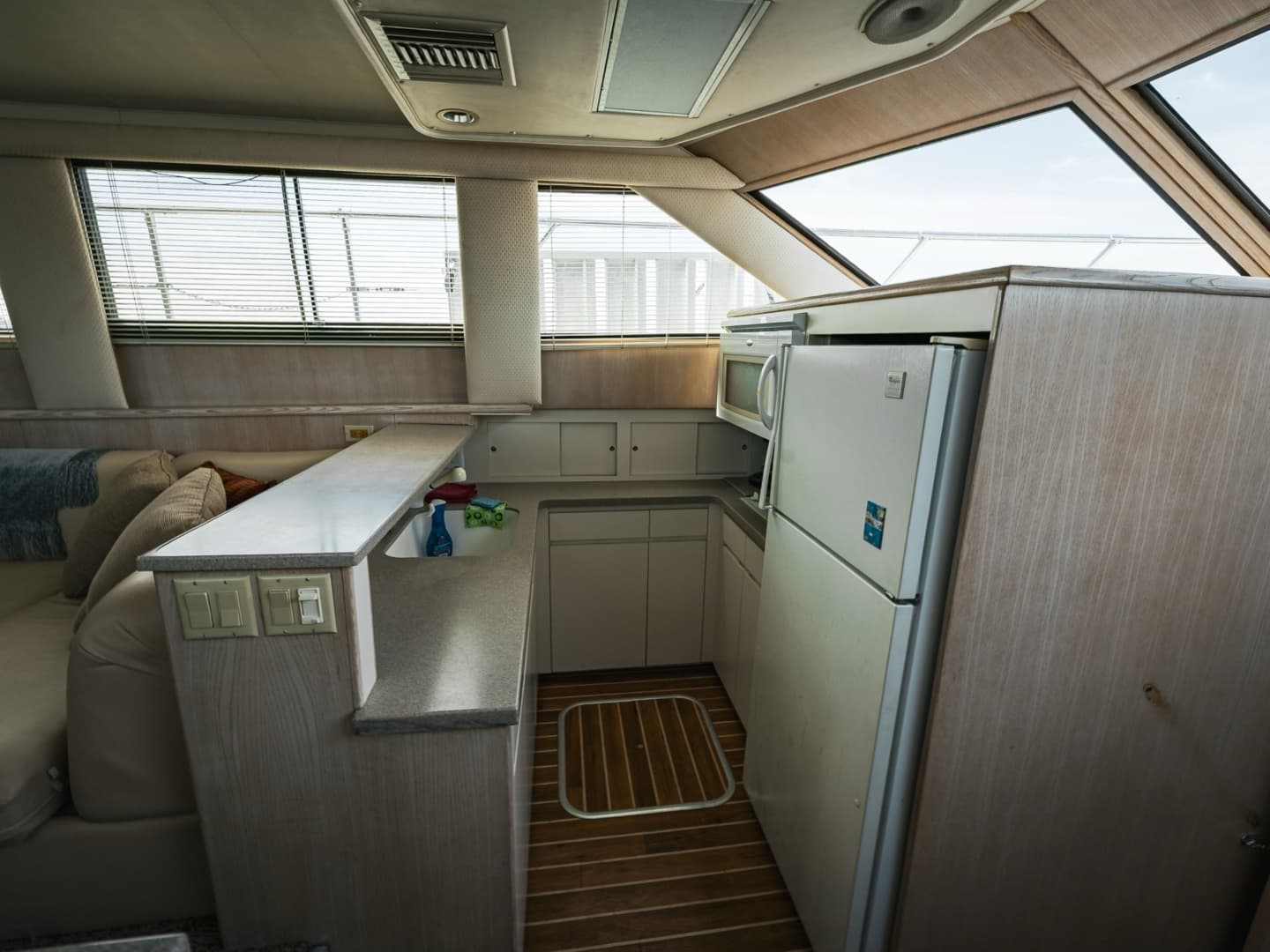 1995 Hatteras 52 Cockpit Motor Yacht