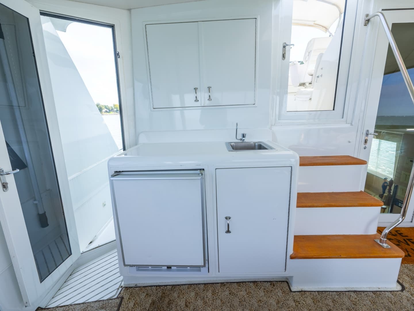 1995 Hatteras 52 Cockpit Motor Yacht
