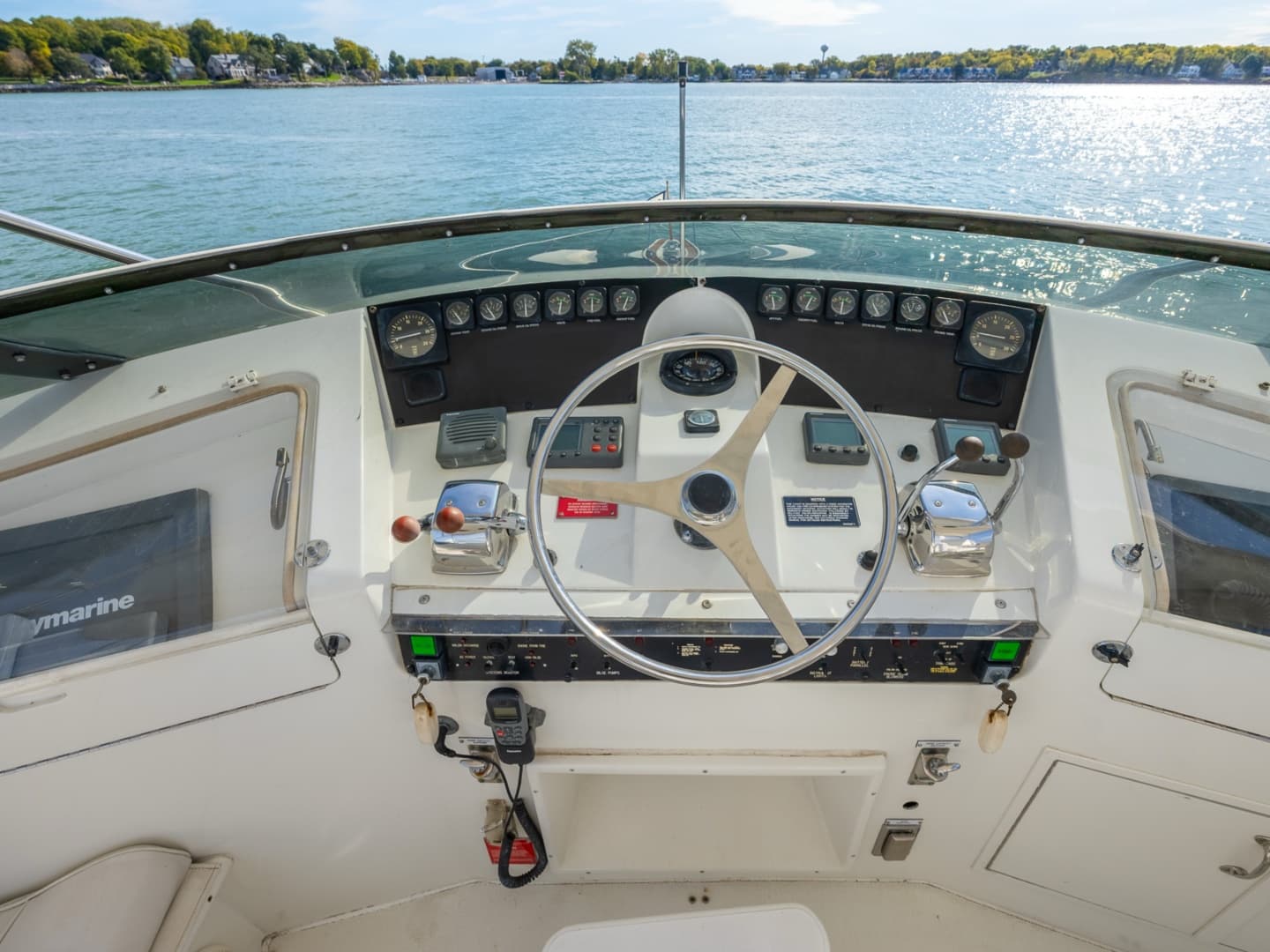 1995 Hatteras 52 Cockpit Motor Yacht